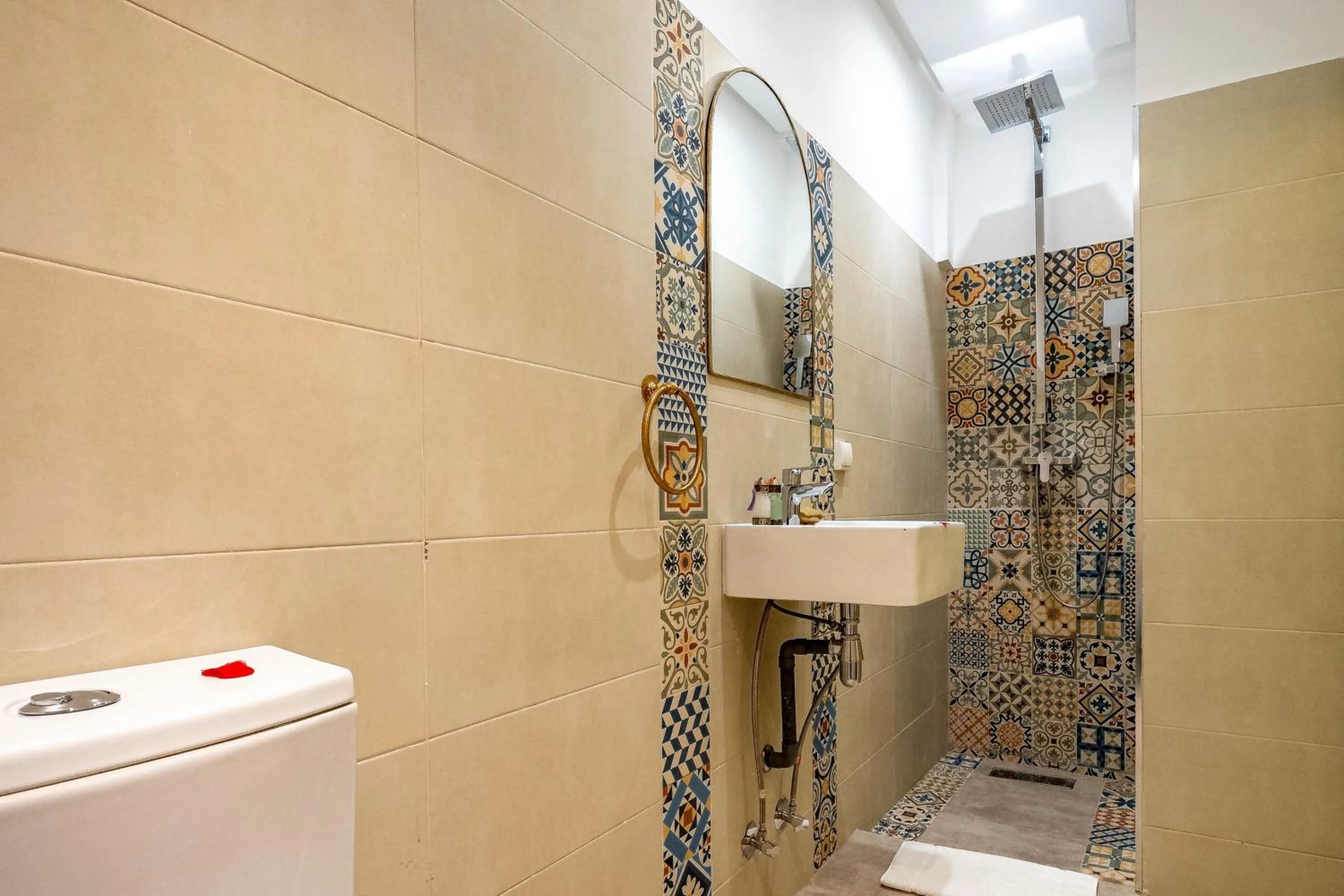 Shower in Riad Hamdane Rooftop & SPA