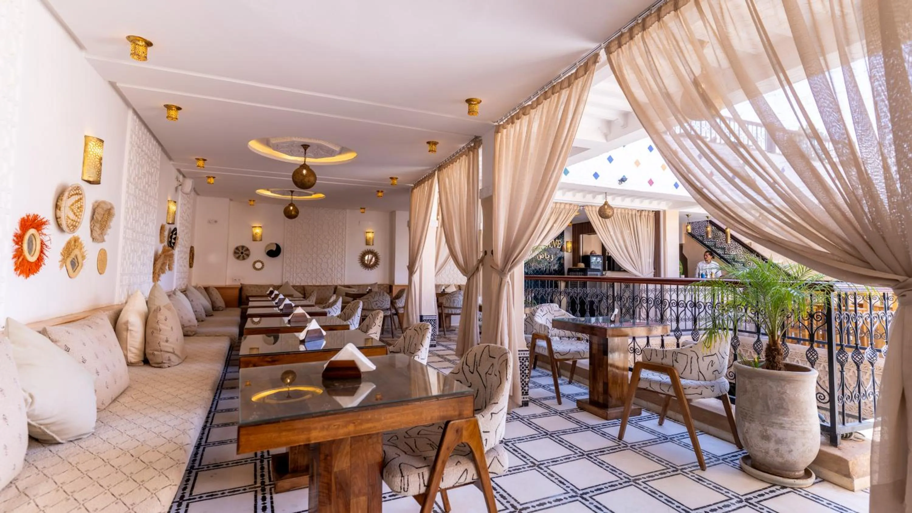 Restaurant/places to eat in Riad Hamdane Rooftop & SPA
