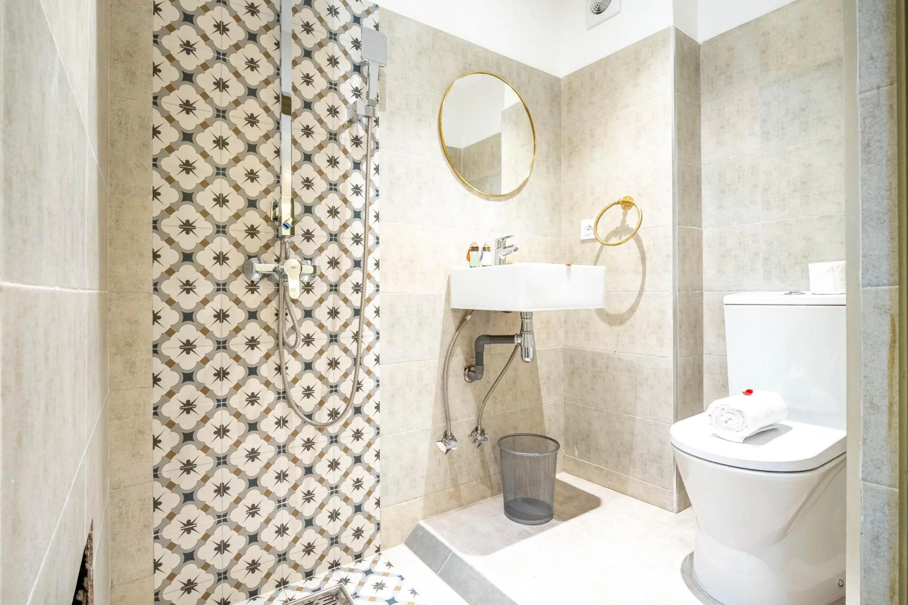 Shower in Riad Hamdane Rooftop & SPA