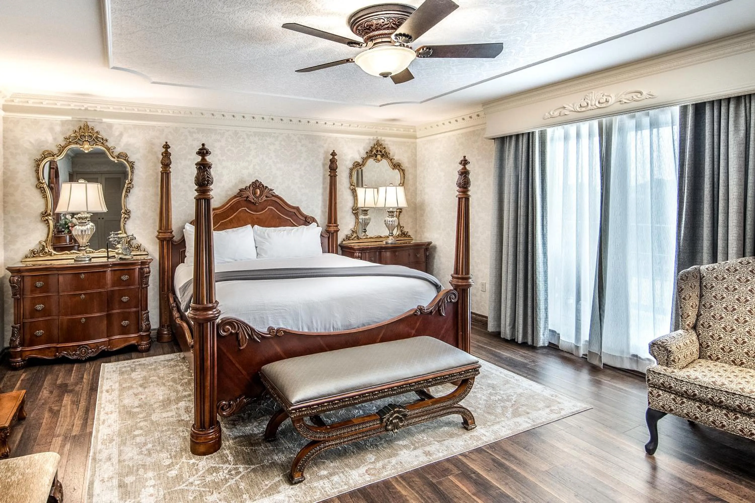 Bed in Fulton Steamboat Inn