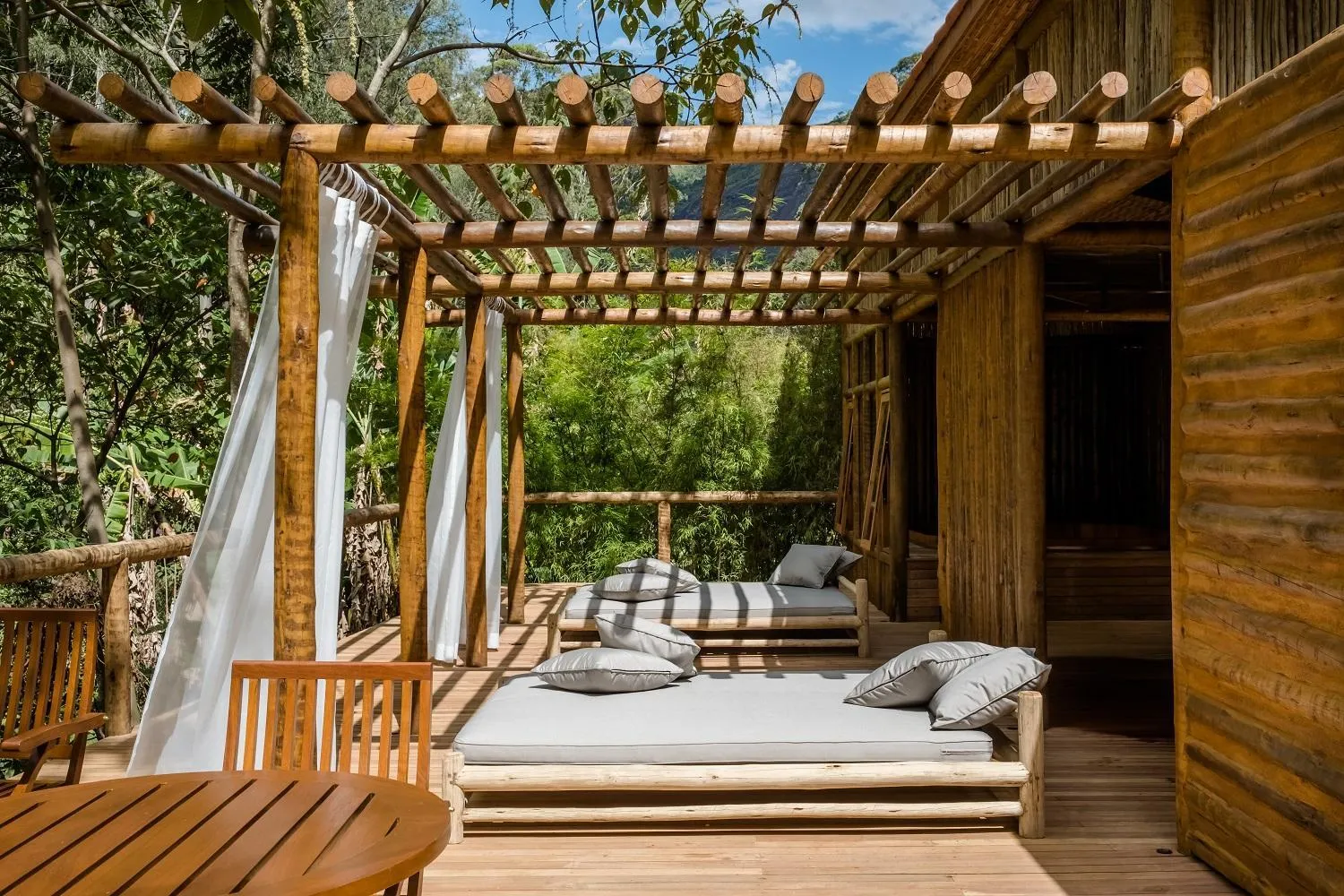 Swimming pool in Pousada Tankamana