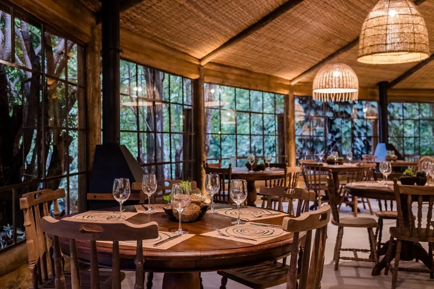 Restaurant/places to eat in Pousada Tankamana