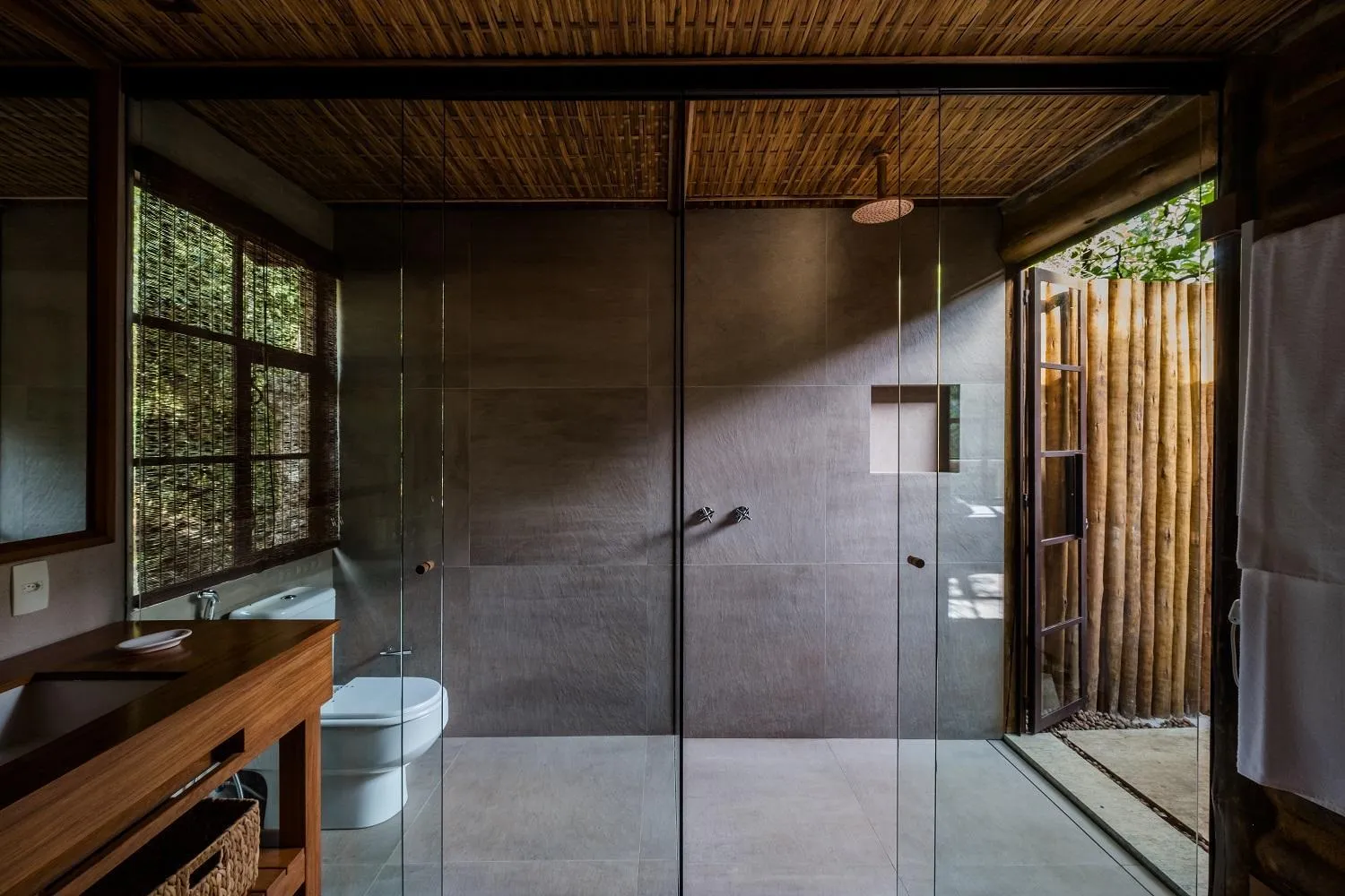 Shower in Pousada Tankamana