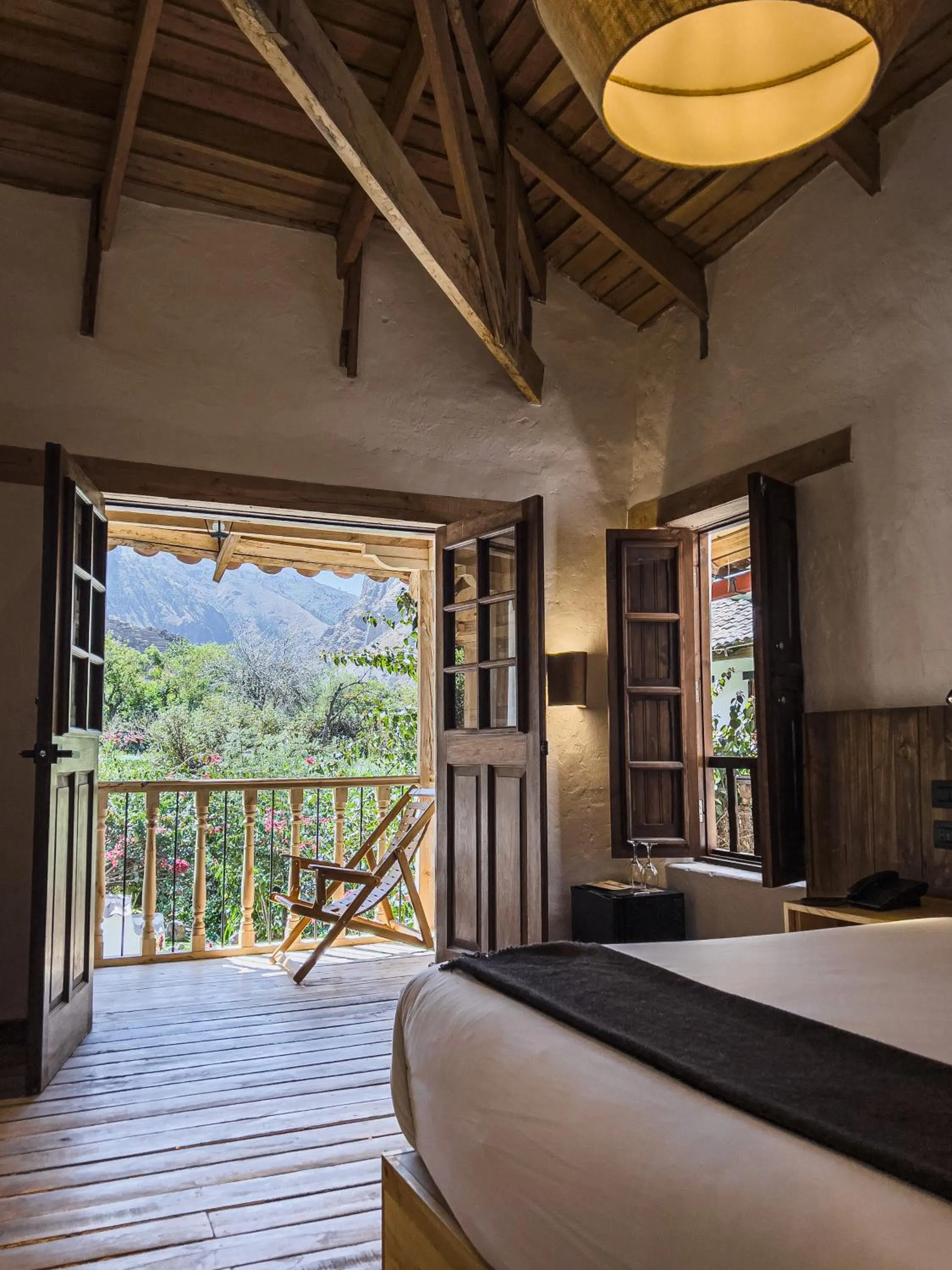 Mountain view, Bed in El Albergue Ollantaytambo