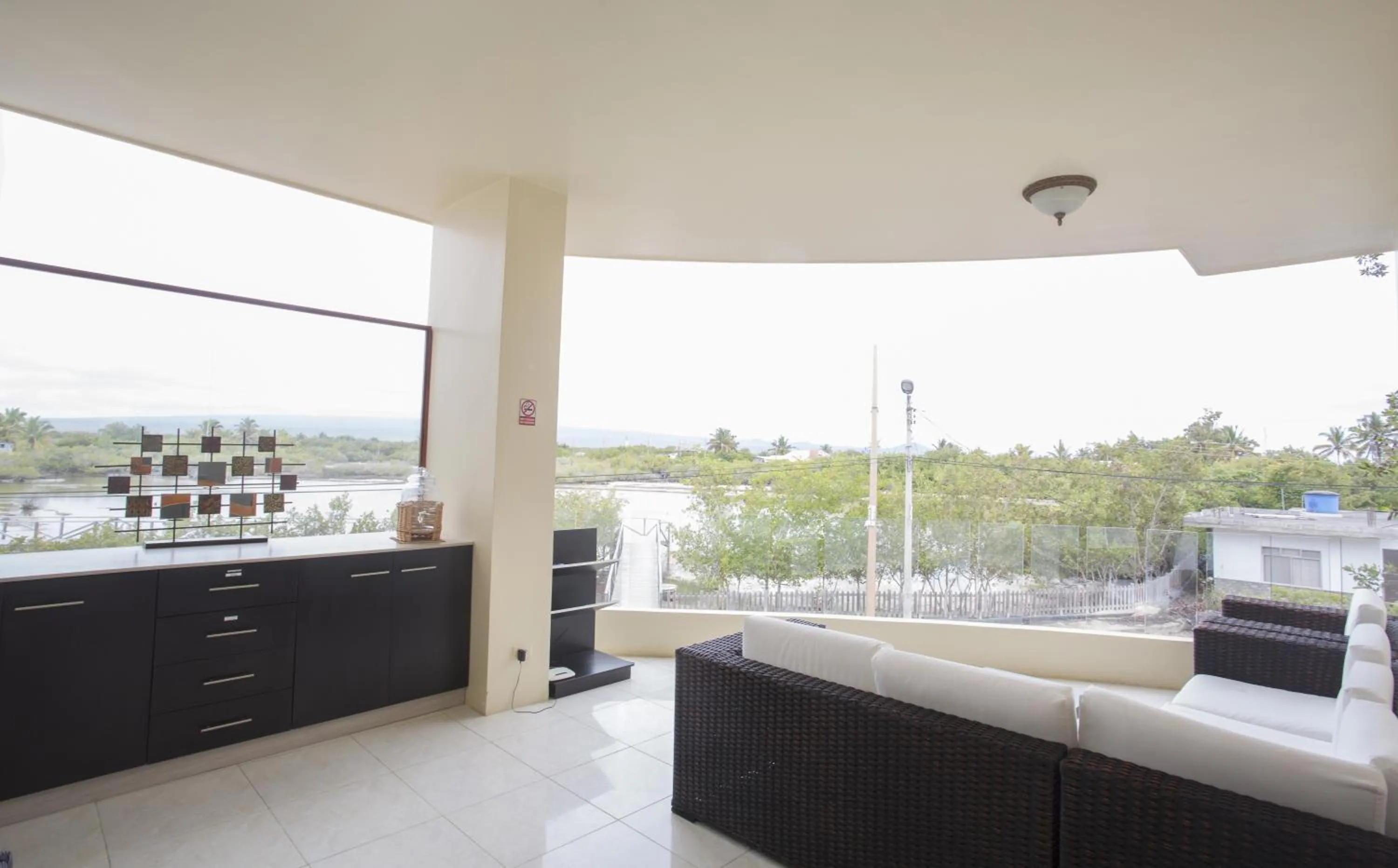 Communal lounge/ TV room in Hotel La Laguna Galapagos