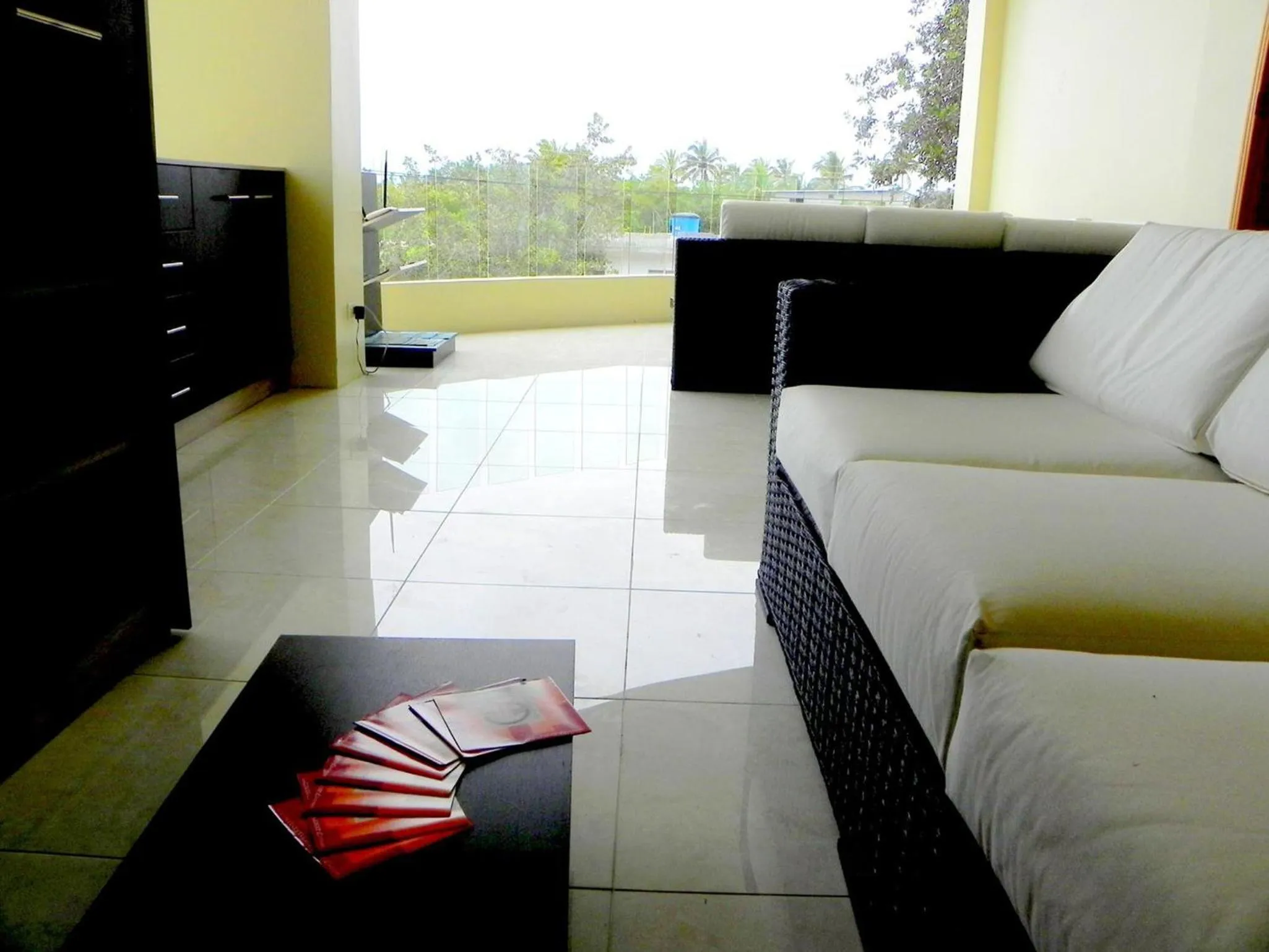 Communal lounge/ TV room in Hotel La Laguna Galapagos