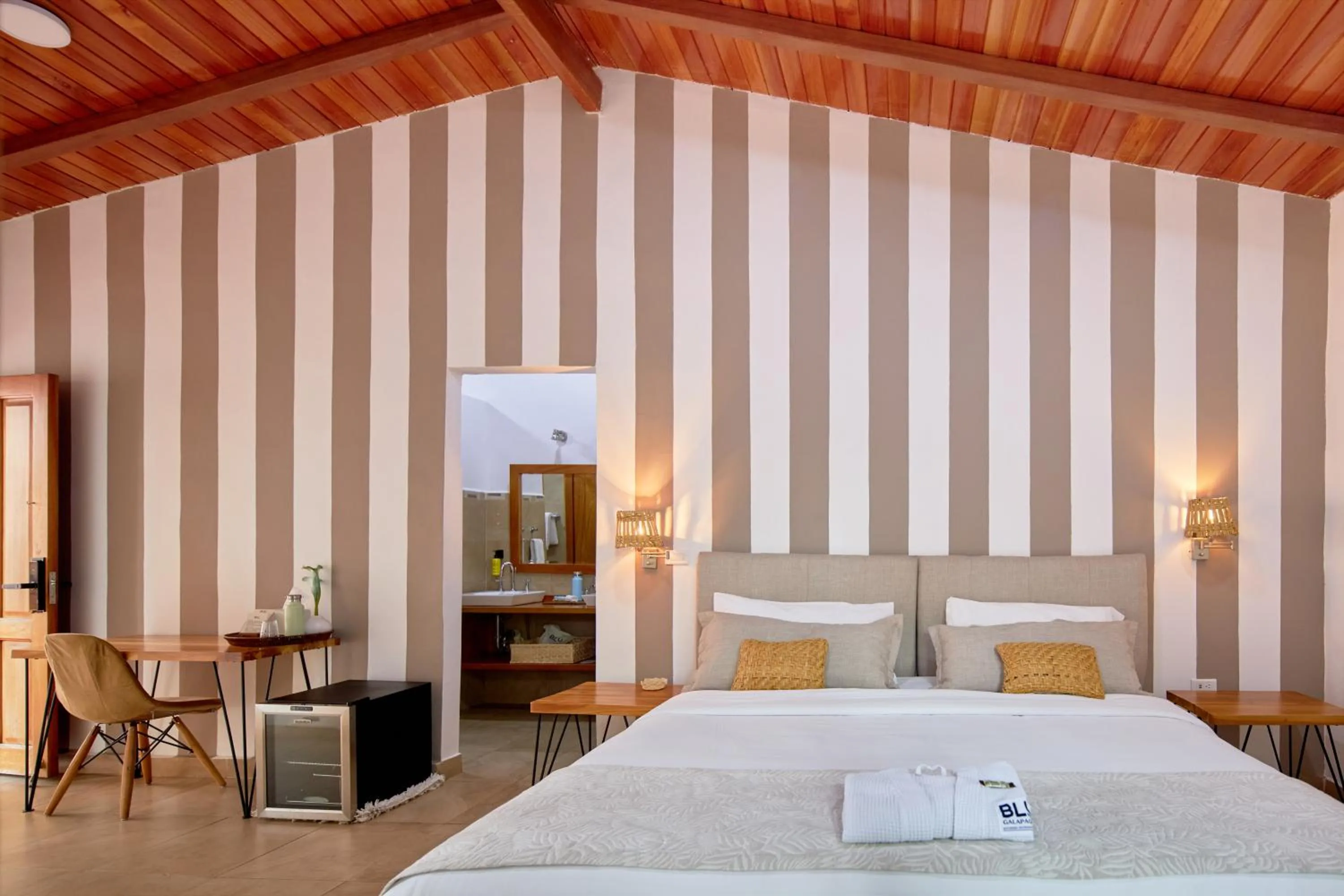 Bedroom, Bed in Blu Galapagos Sustainable Waterfront Lodge