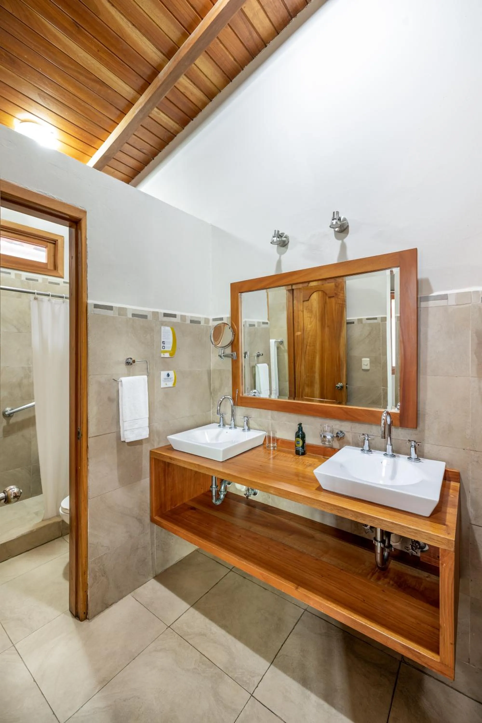 Bathroom in Blu Galapagos Sustainable Waterfront Lodge