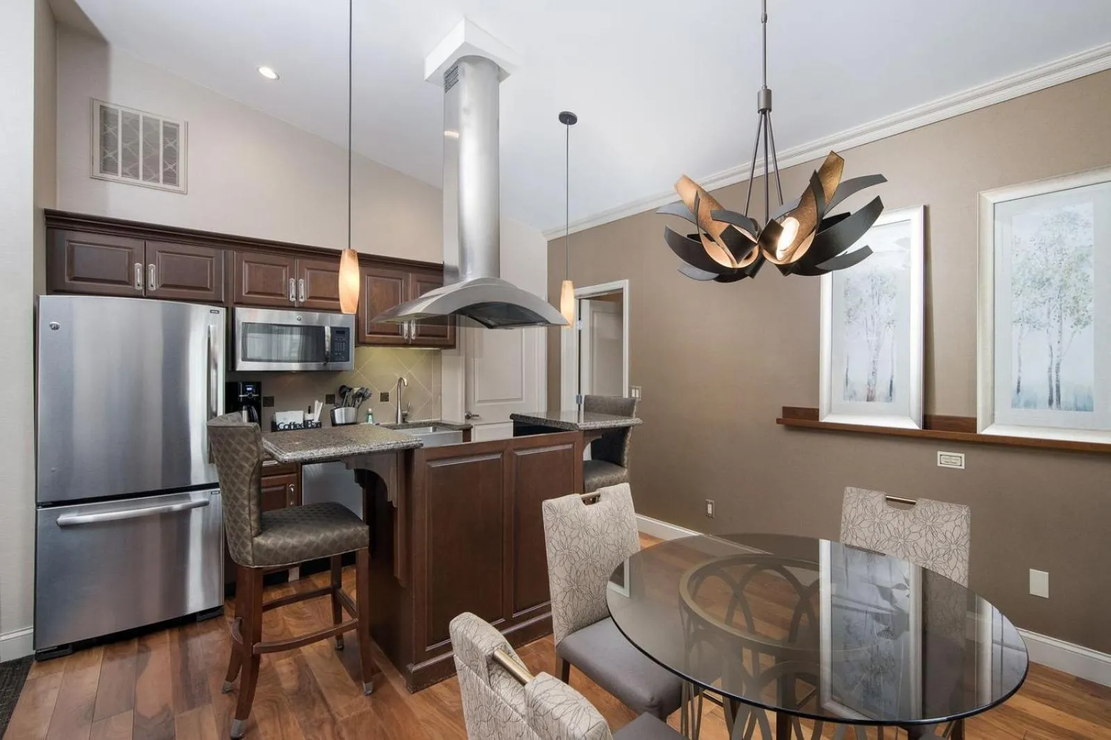 Kitchen or kitchenette in Eden Resort and Suites, BW Premier Collection