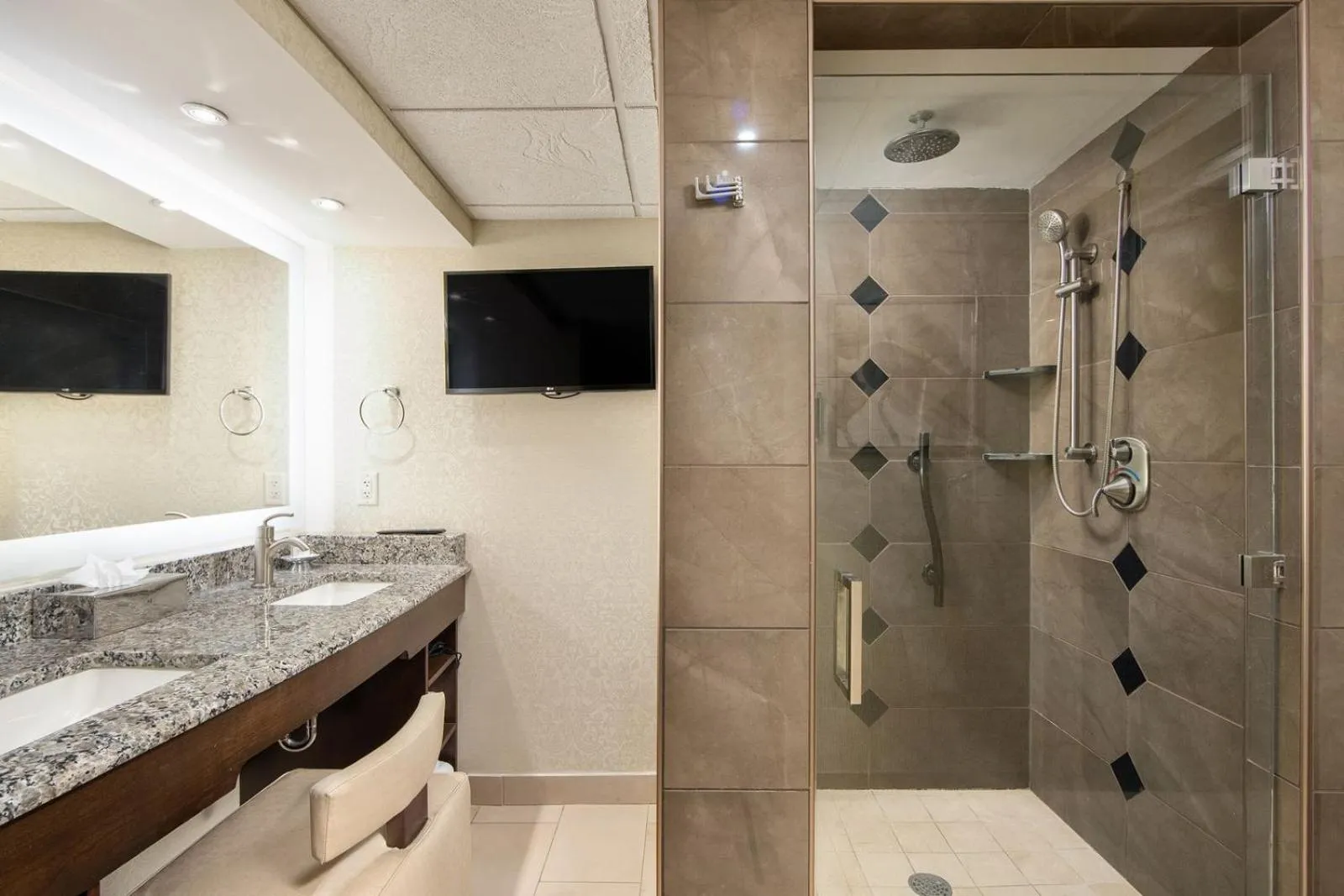 Shower in Eden Resort and Suites, BW Premier Collection