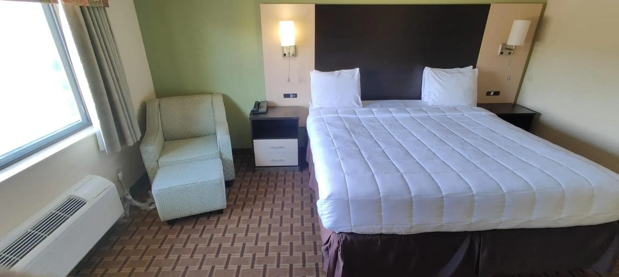 Bed in Quality Inn & Suites Benton Harbor - St Joseph