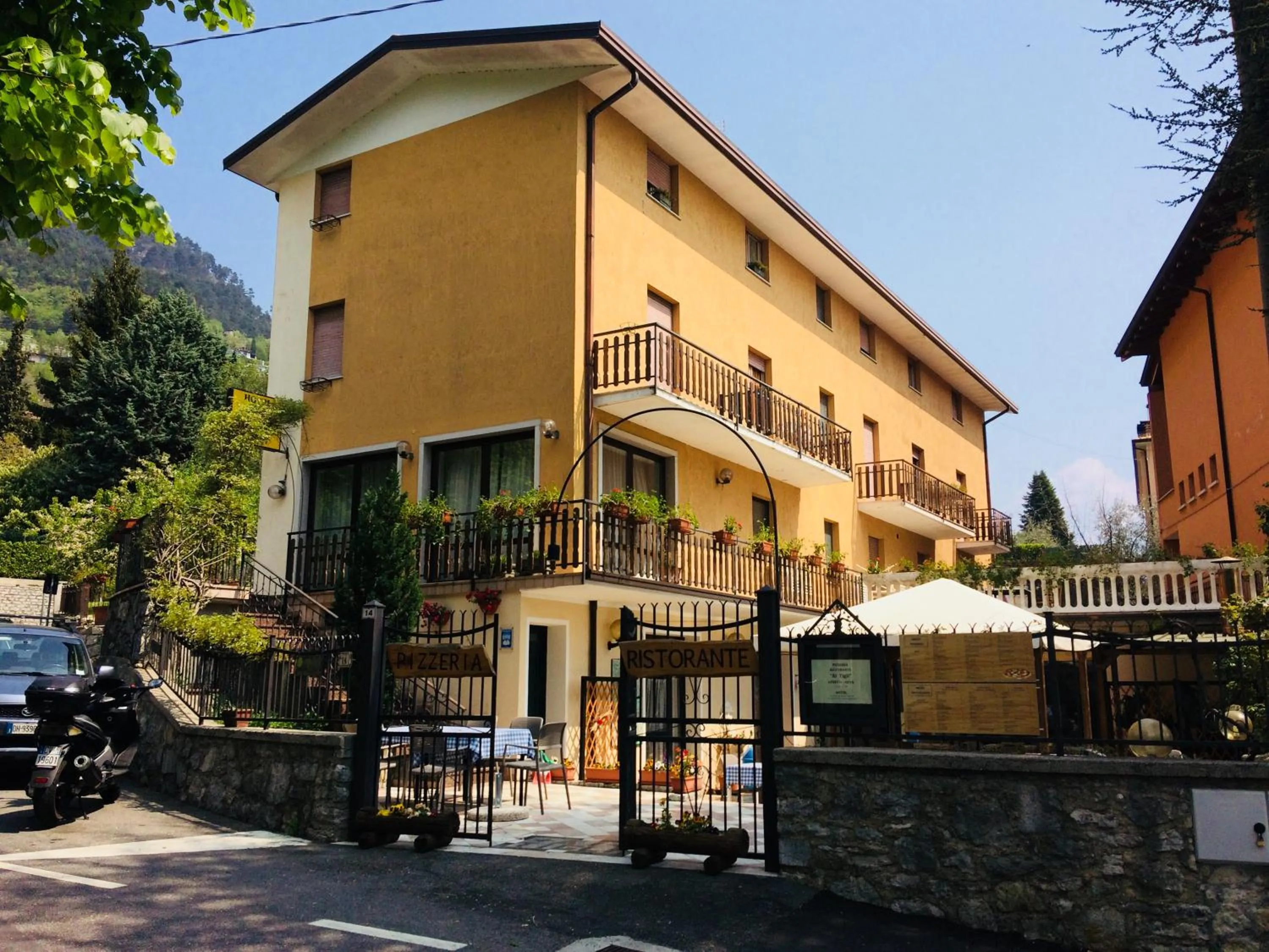 Facade/entrance in Ca' ai Tigli