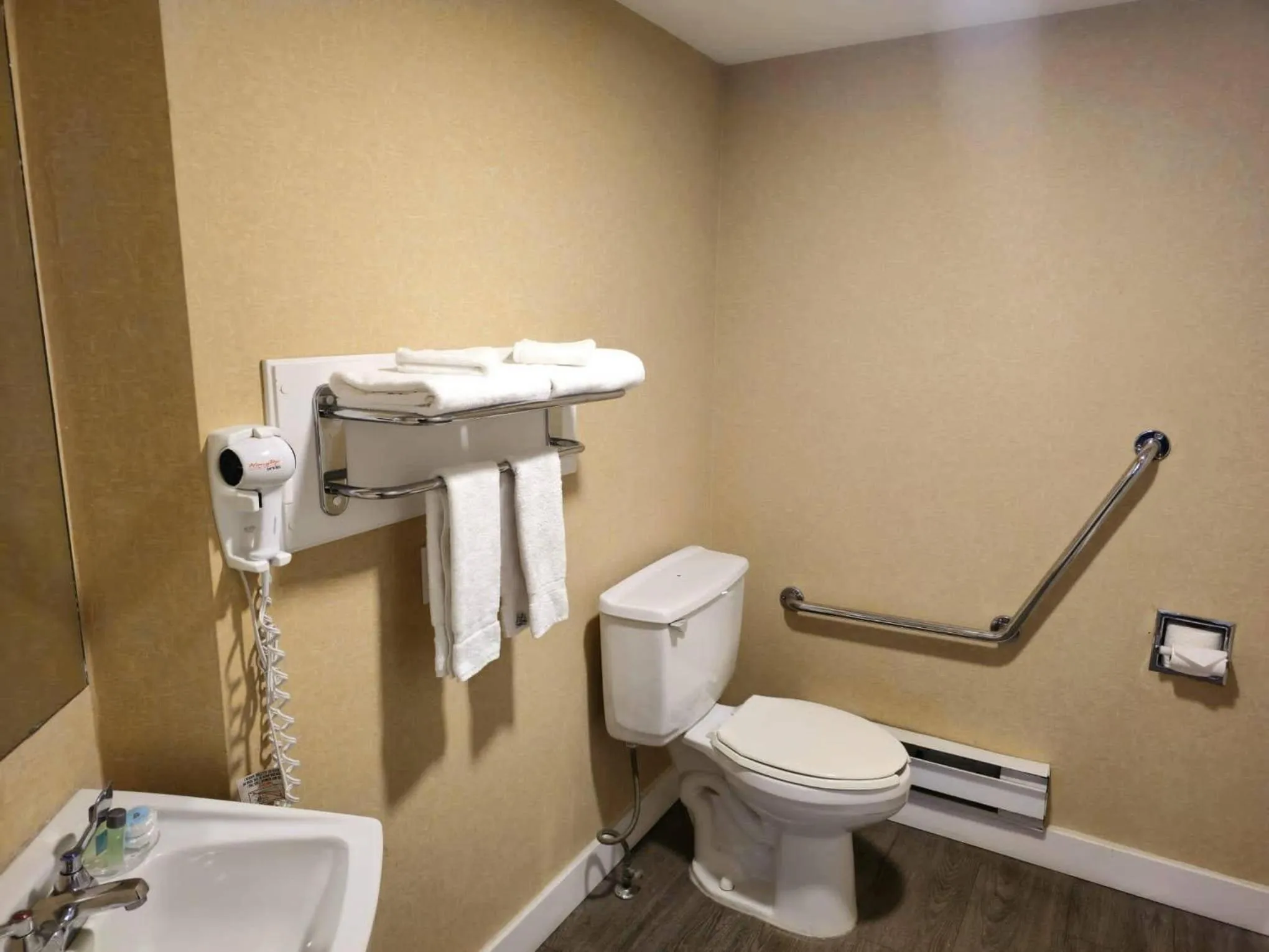 Bedroom in Rodeway Inn & Suites