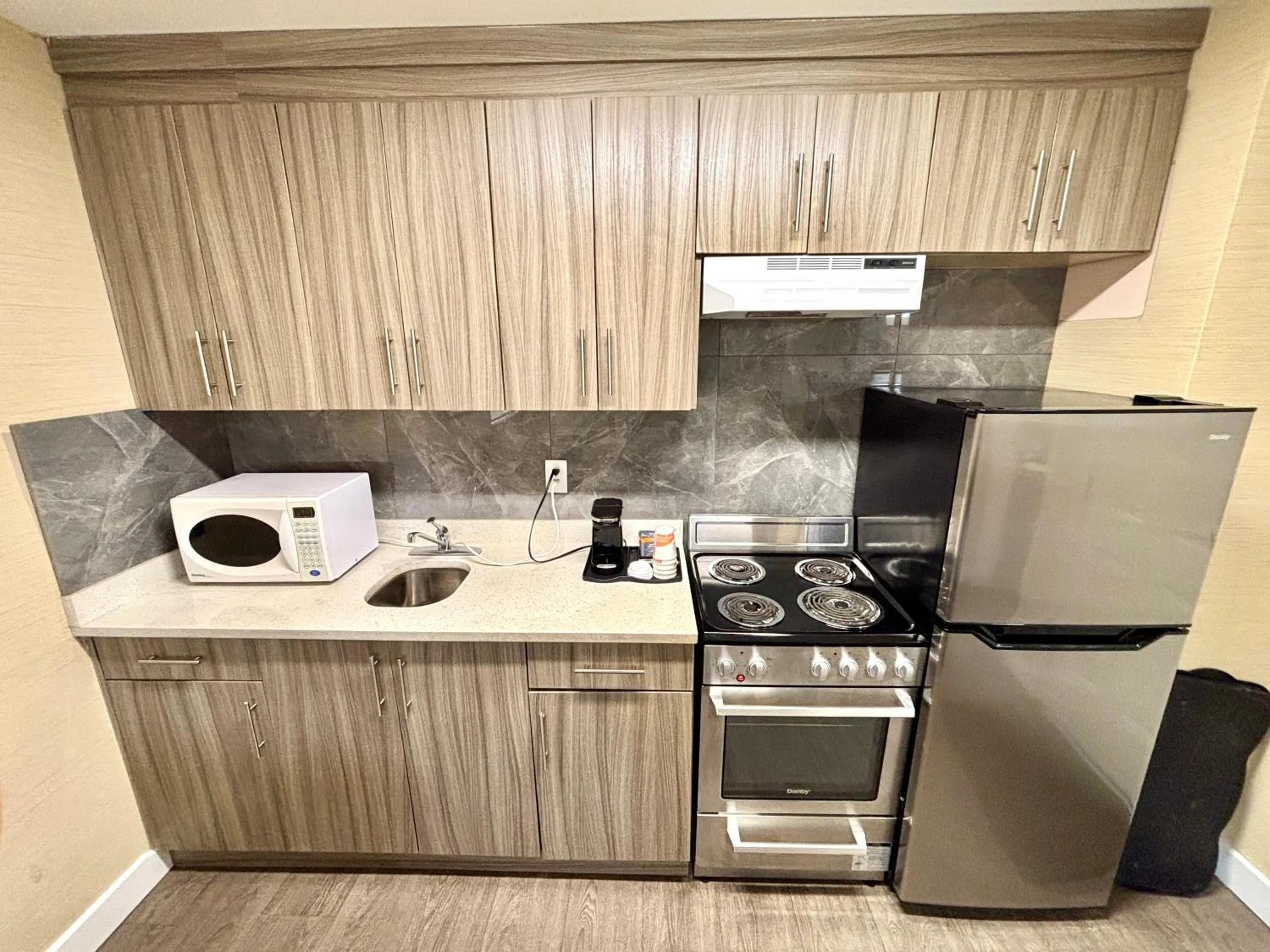 kitchen in Rodeway Inn & Suites