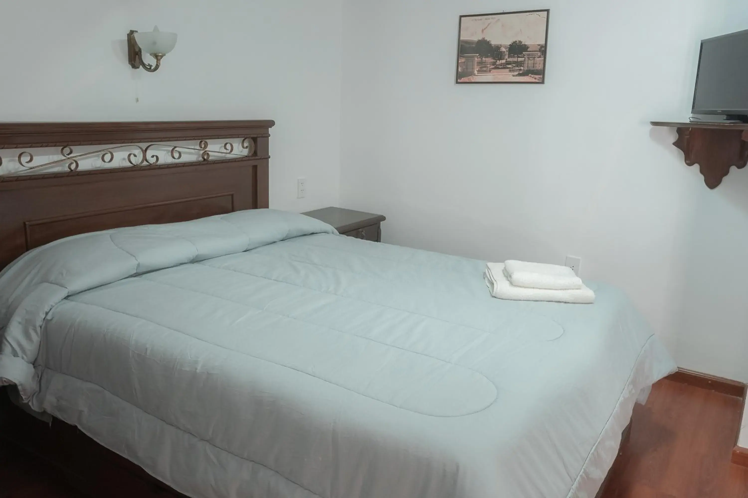 Large Single Room - single occupancy in Hostal Sucre Large Single Room - single occupancy in Hostal Sucre