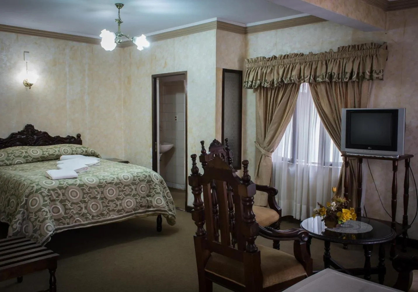 Staff, Bed in Hostal Sucre