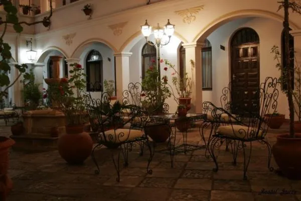 Restaurant/places to eat in Hostal Sucre