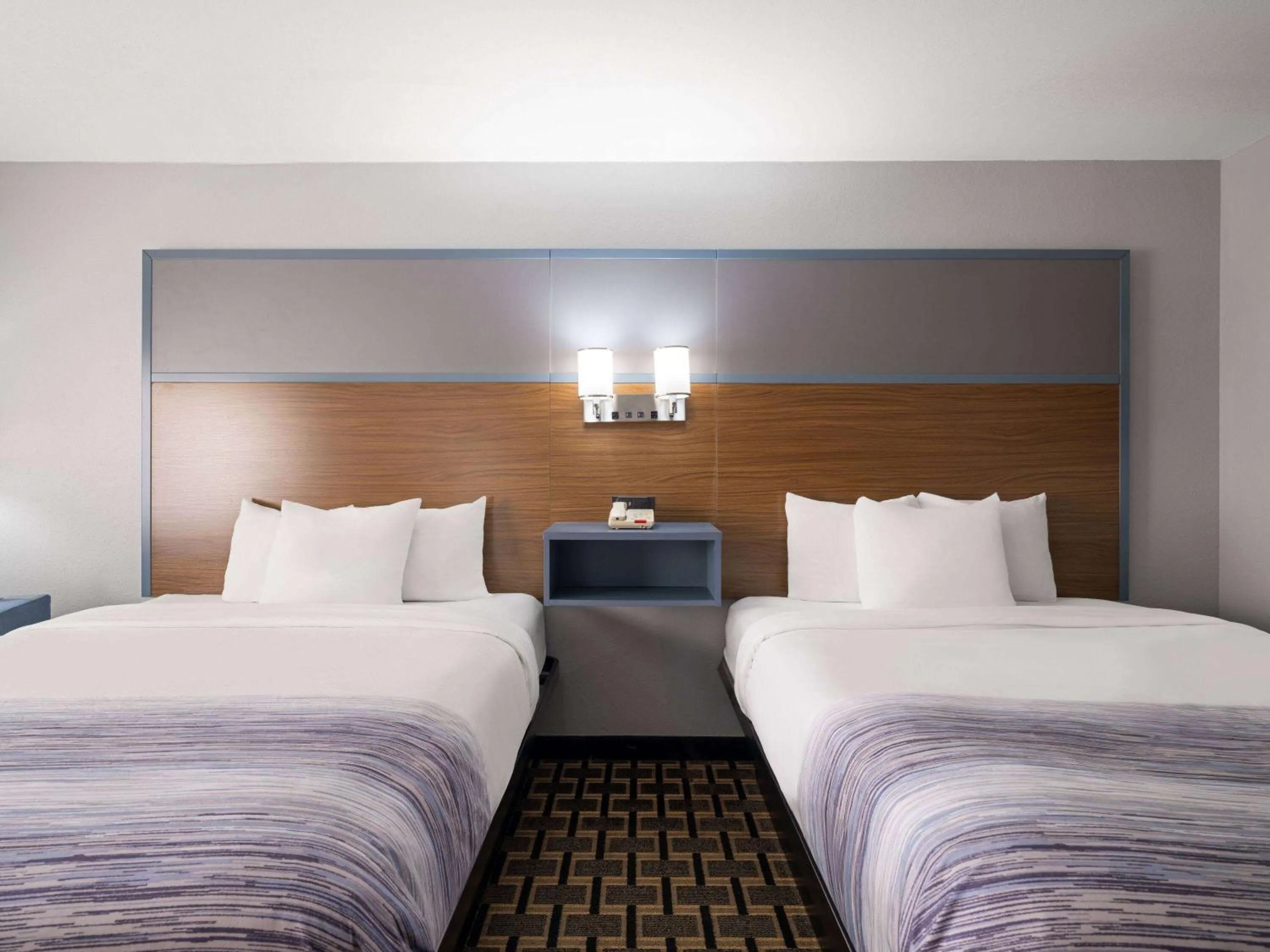 Photo of the whole room, Bed in AmericInn by Wyndham Woodstock IL