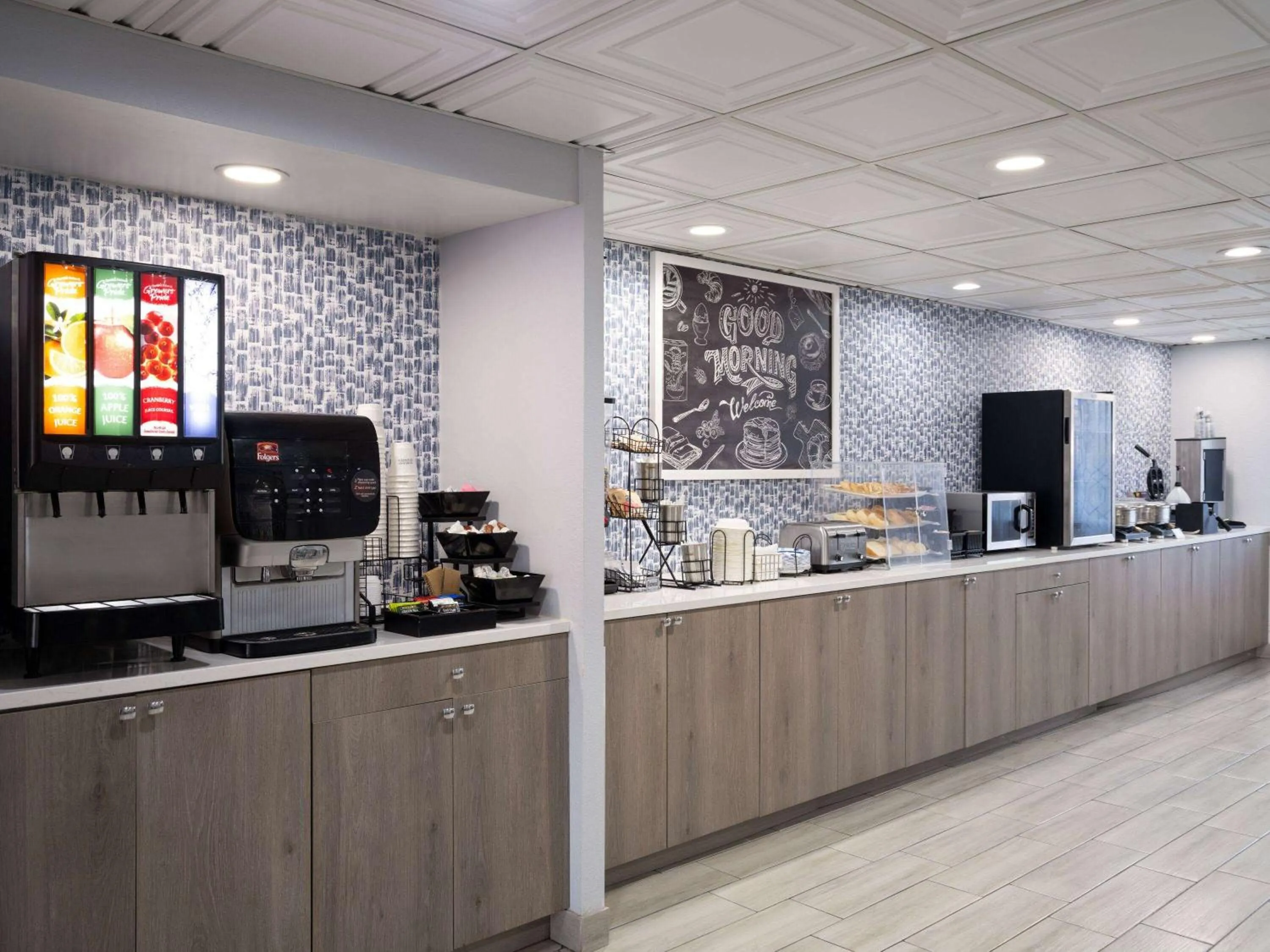 Breakfast in AmericInn by Wyndham Woodstock IL