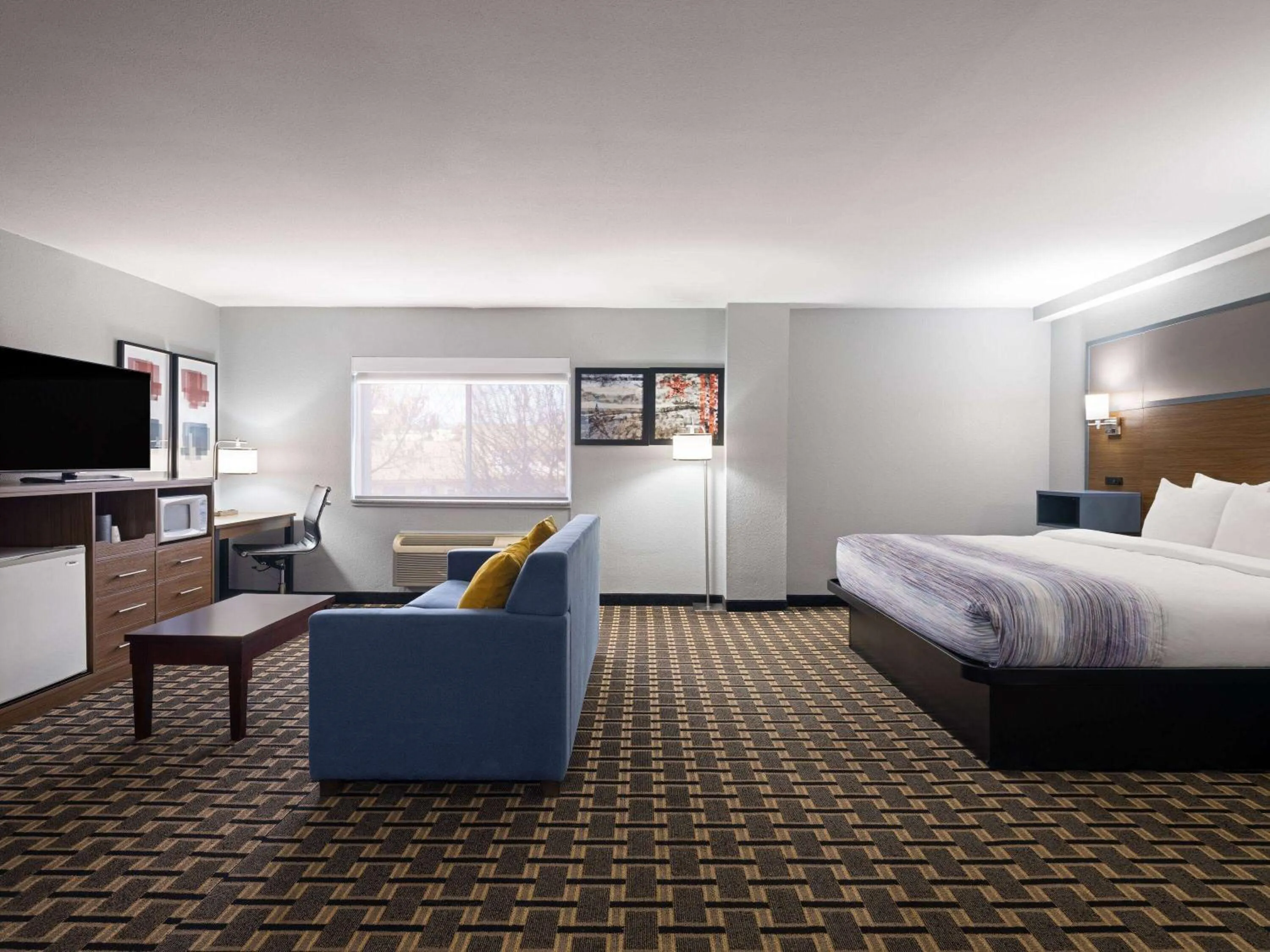 Photo of the whole room, Bed in AmericInn by Wyndham Woodstock IL