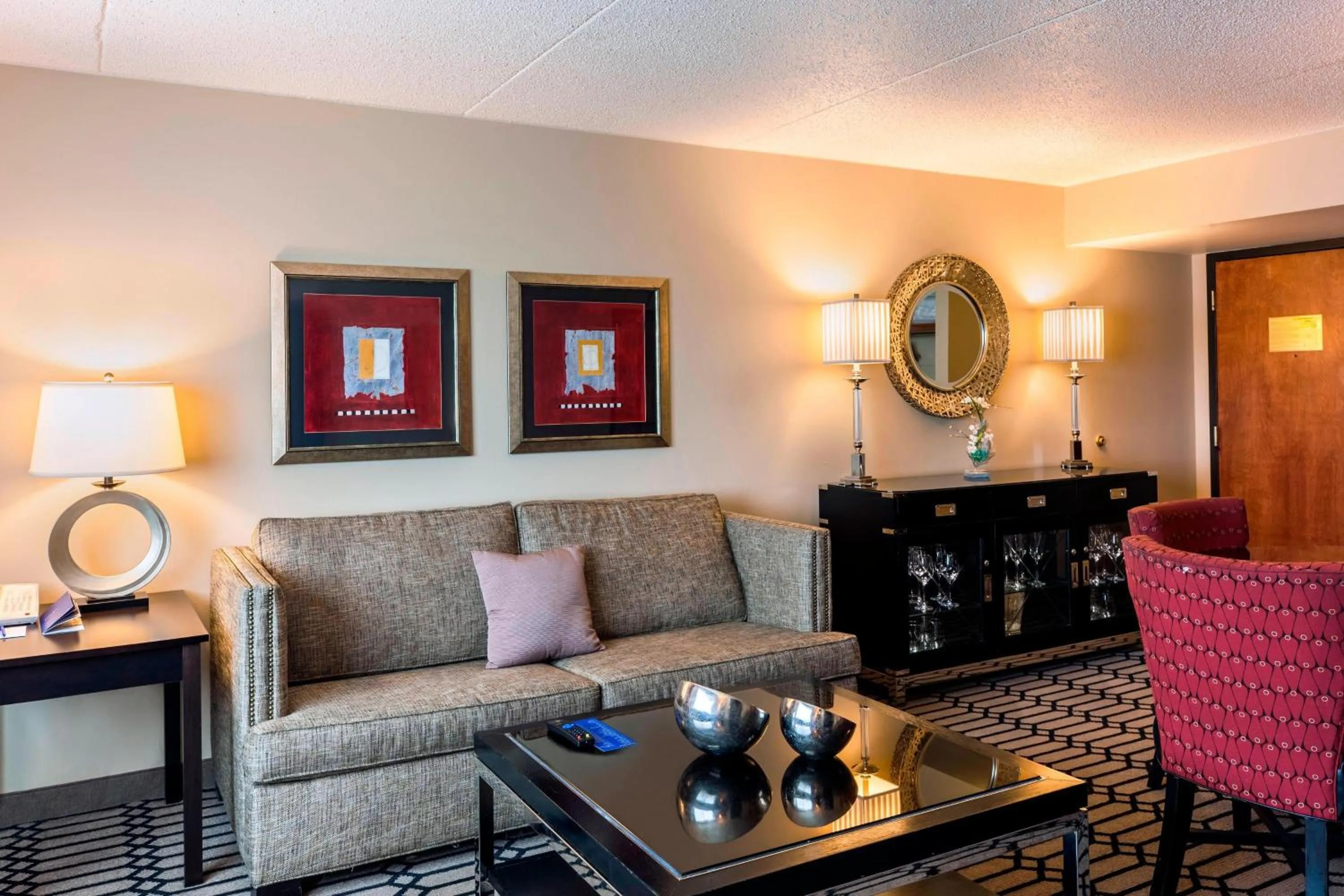 Living room in Delta Hotels by Marriott Fargo