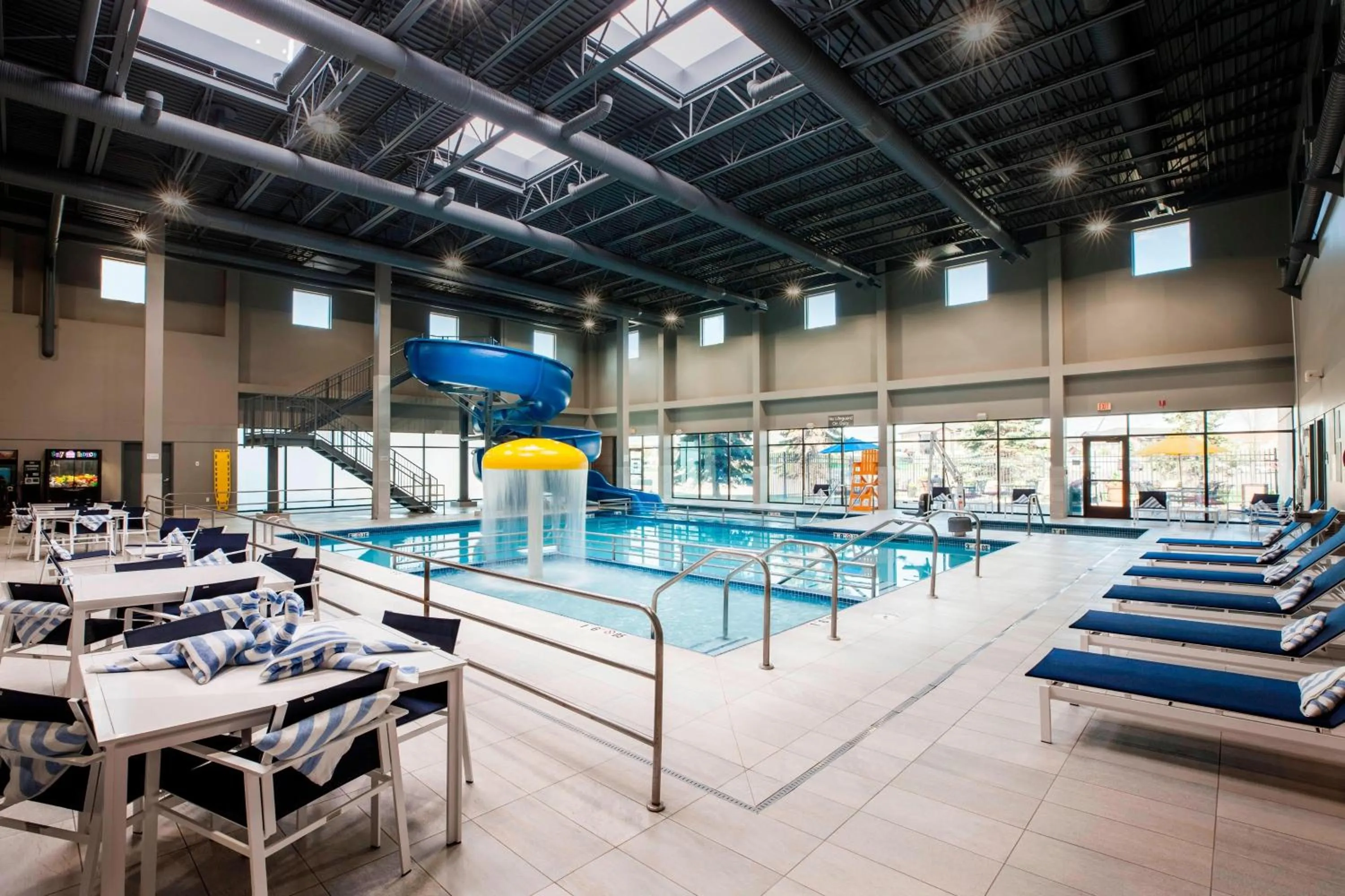 Swimming pool in Delta Hotels by Marriott Fargo
