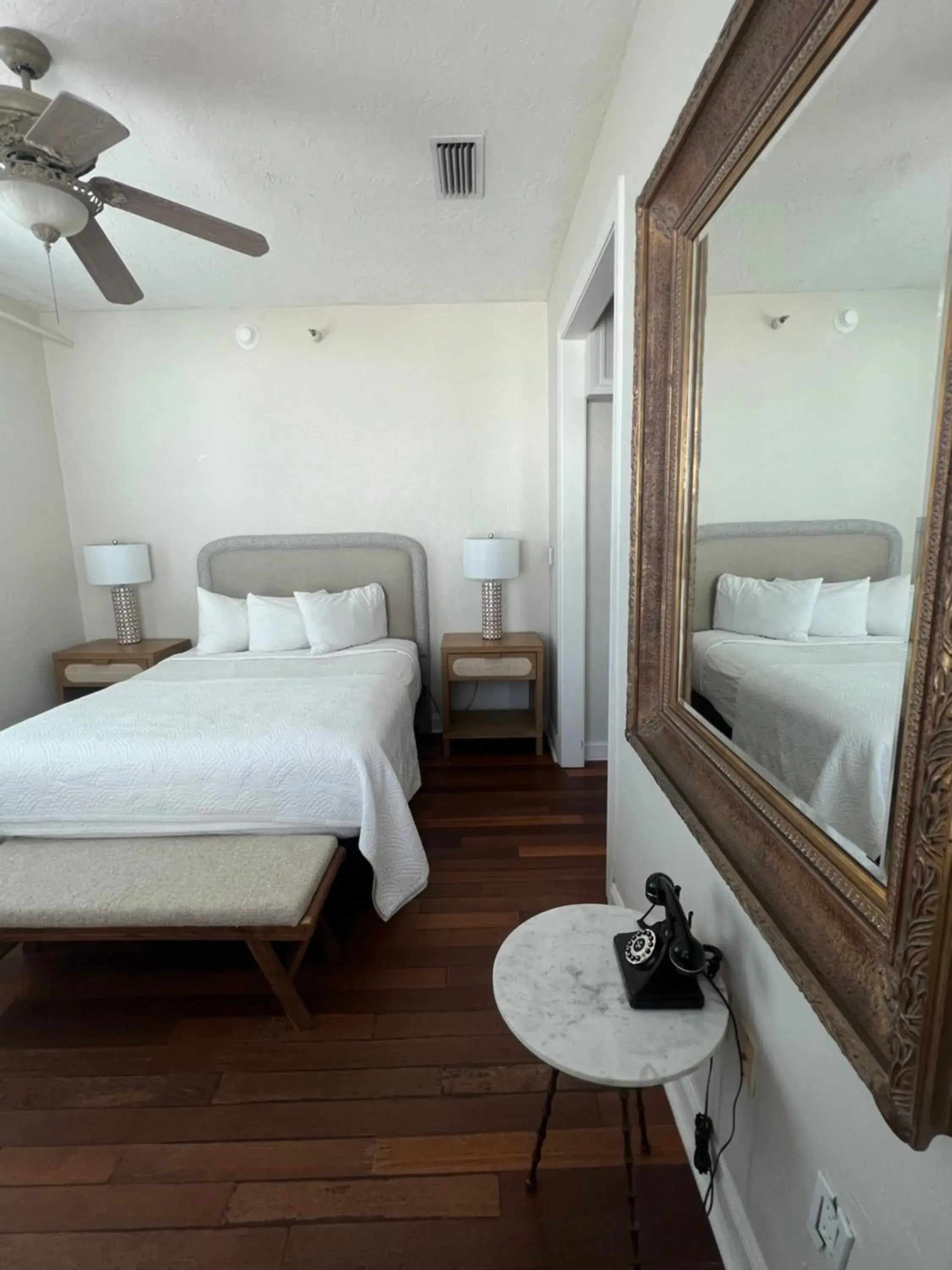 One-Bedroom Suite in Casa Marina Hotel & Restaurant - Jacksonville Beach One-Bedroom Suite in Casa Marina Hotel & Restaurant - Jacksonville Beach