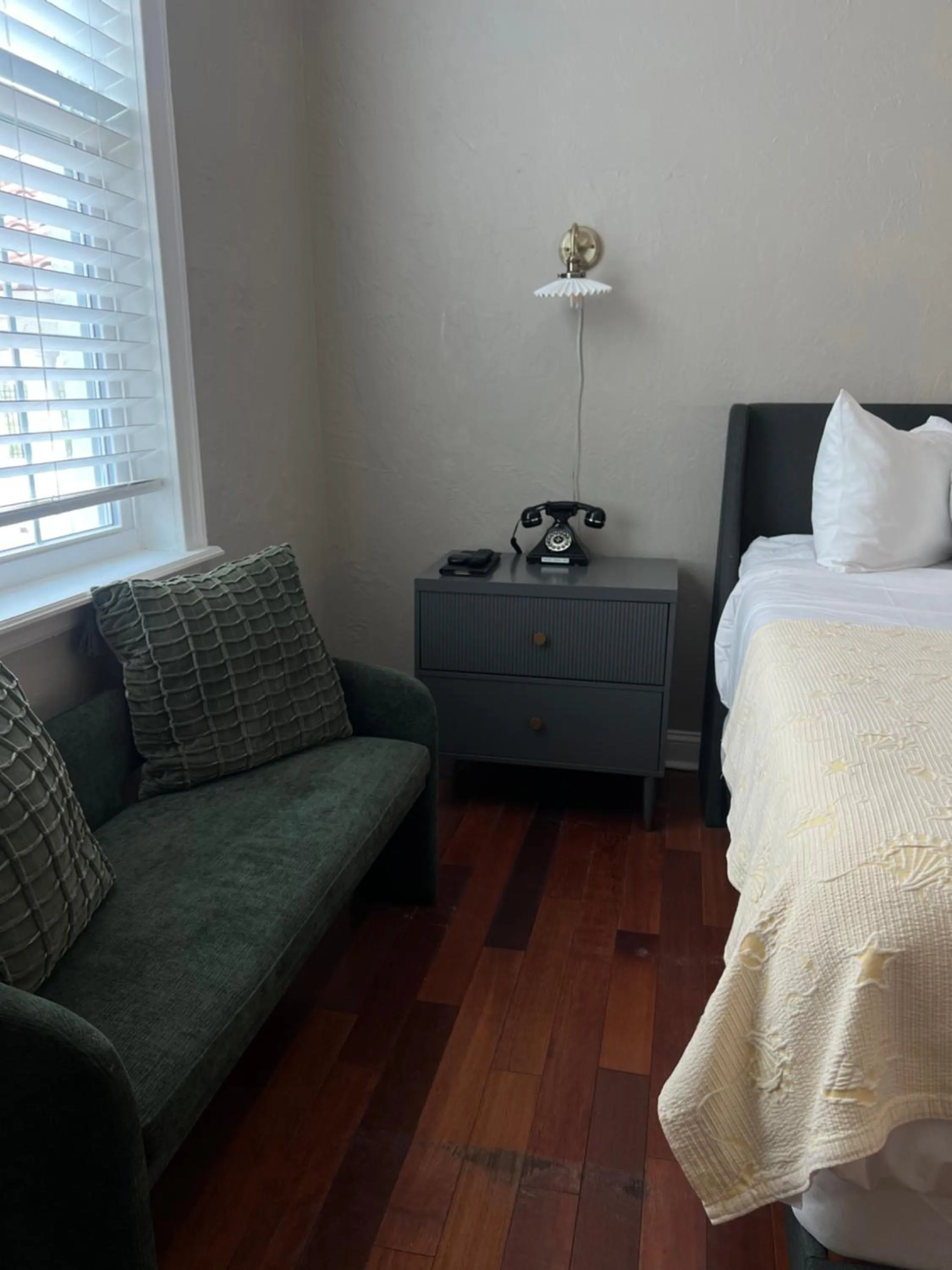 Bedroom, Bed in Casa Marina Hotel & Restaurant - Jacksonville Beach