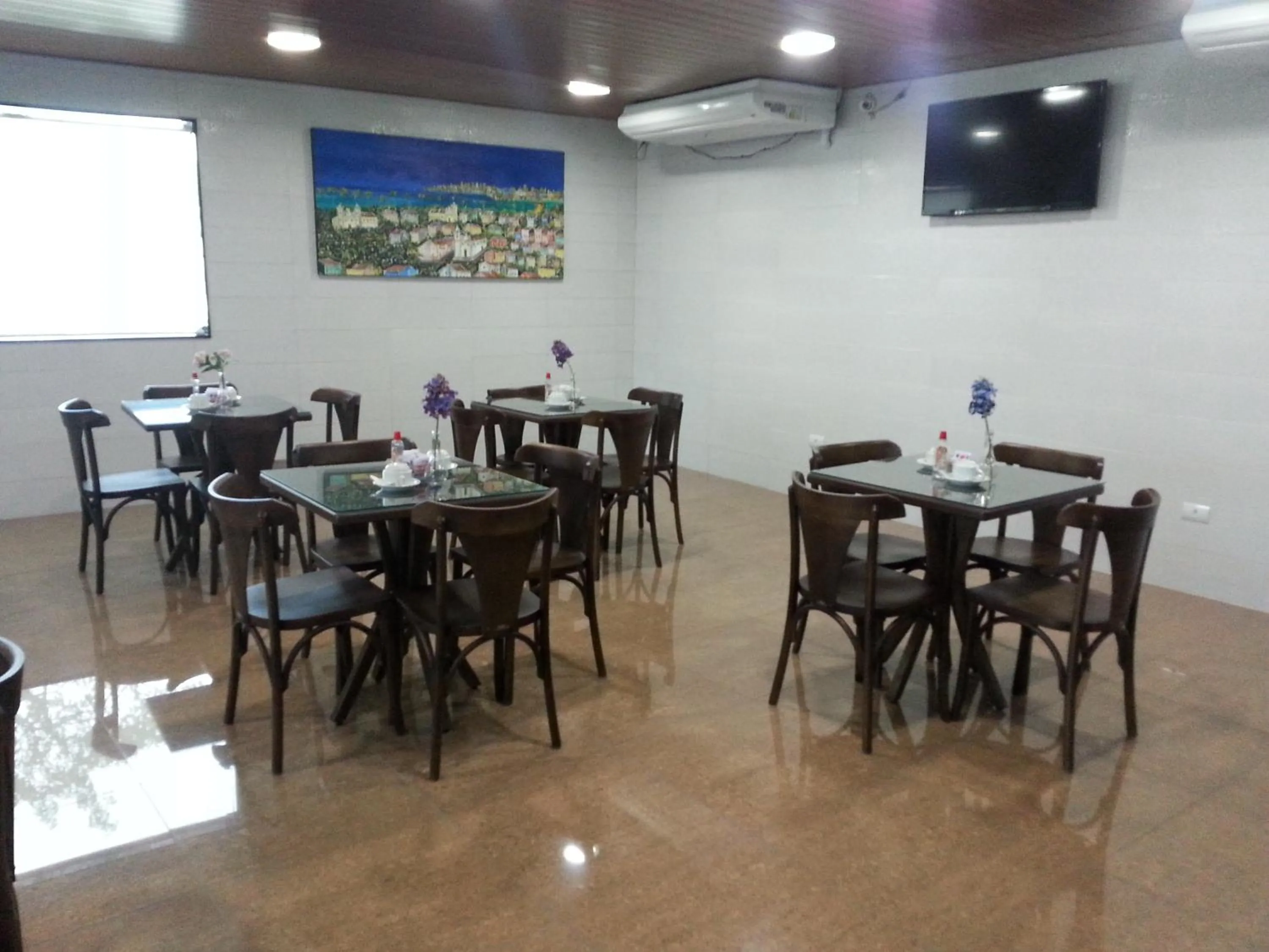 Restaurant/places to eat in Inter Hotel