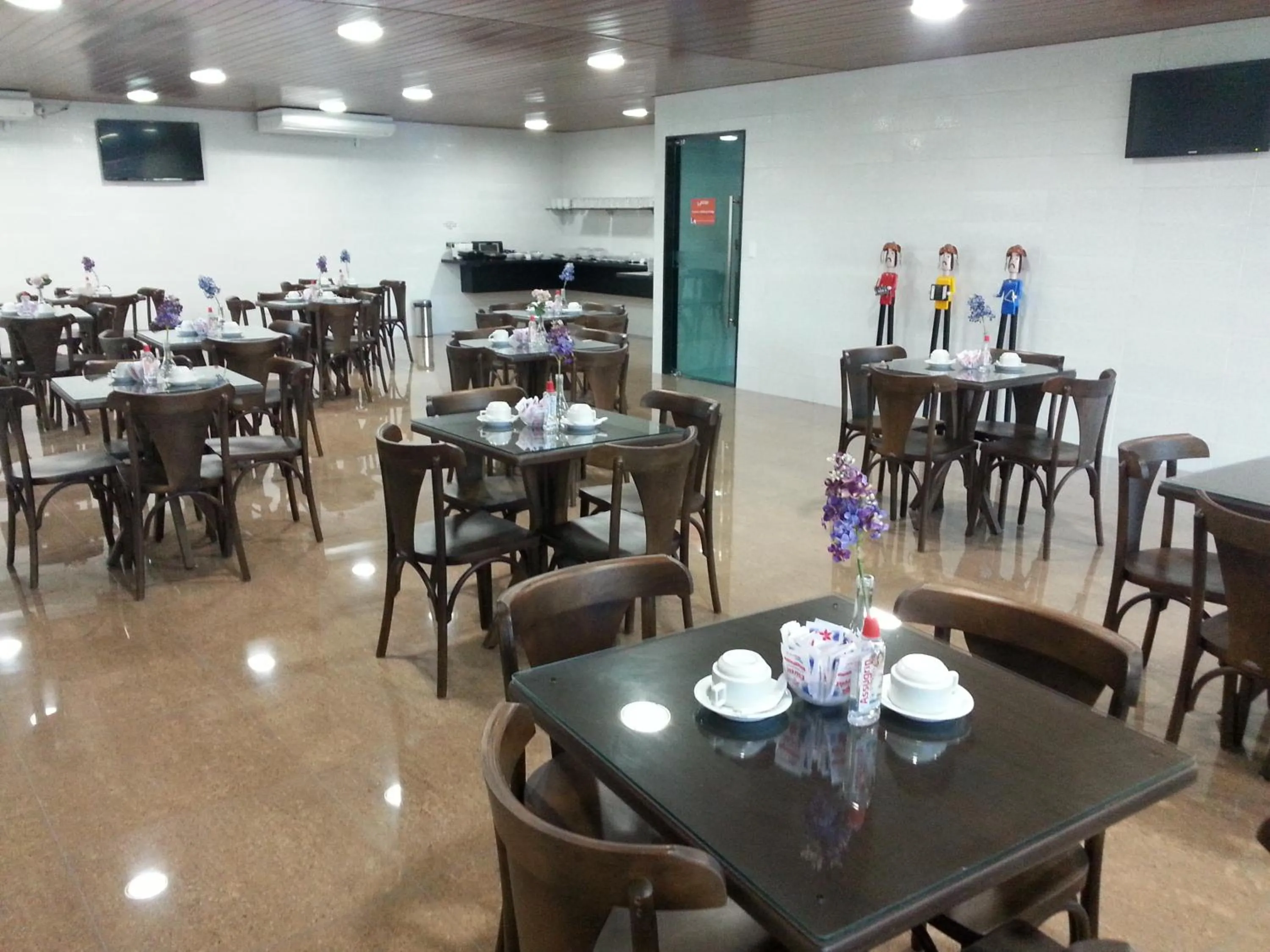 Restaurant/places to eat in Inter Hotel