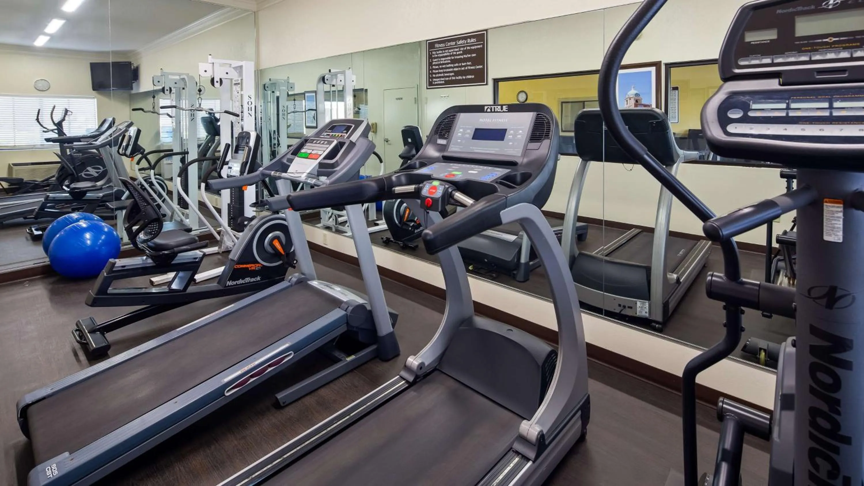 Fitness centre/facilities in Best Western Inn & Suites