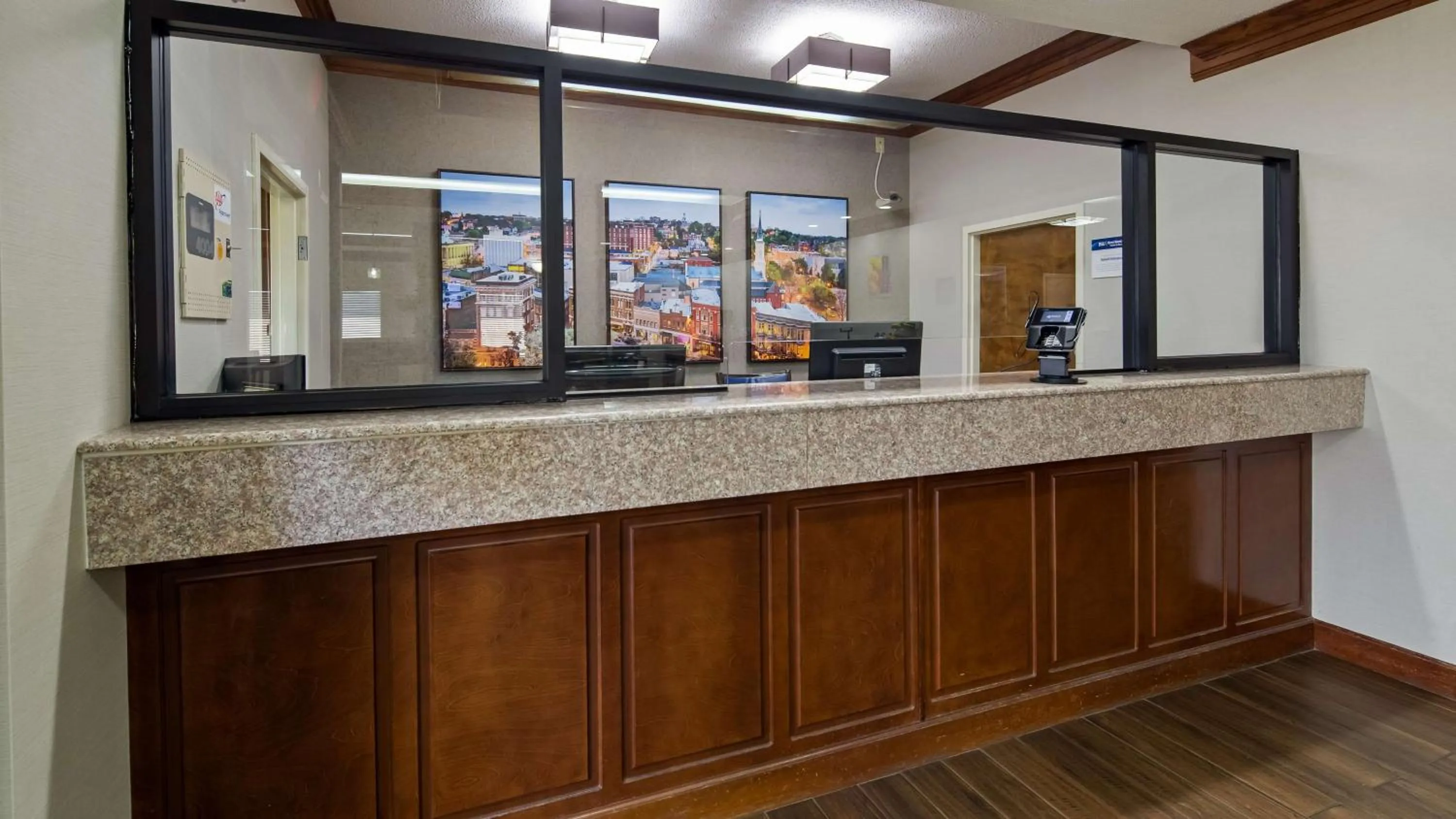 Lobby or reception in Best Western Inn & Suites