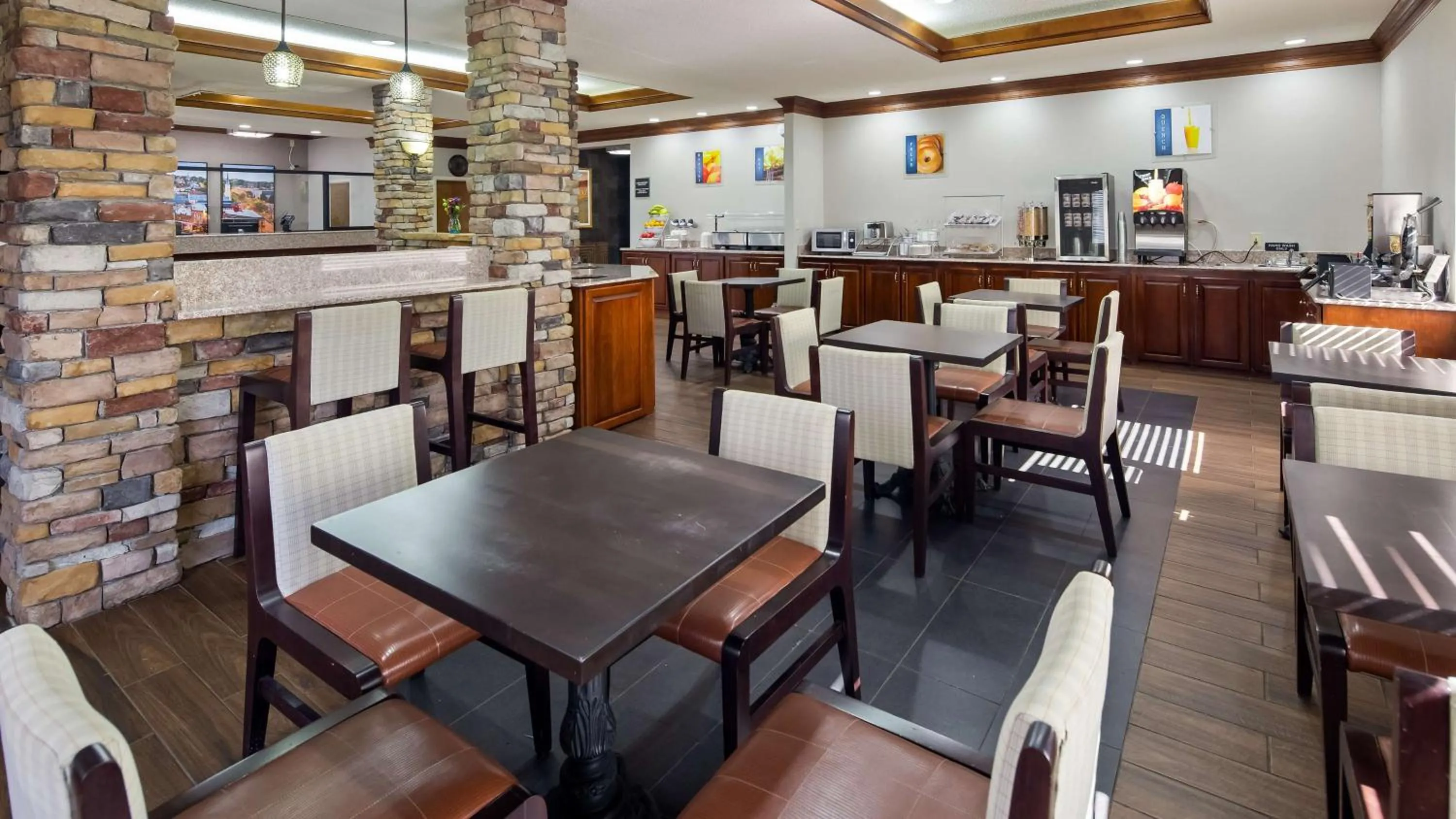 Dining area in Best Western Inn & Suites