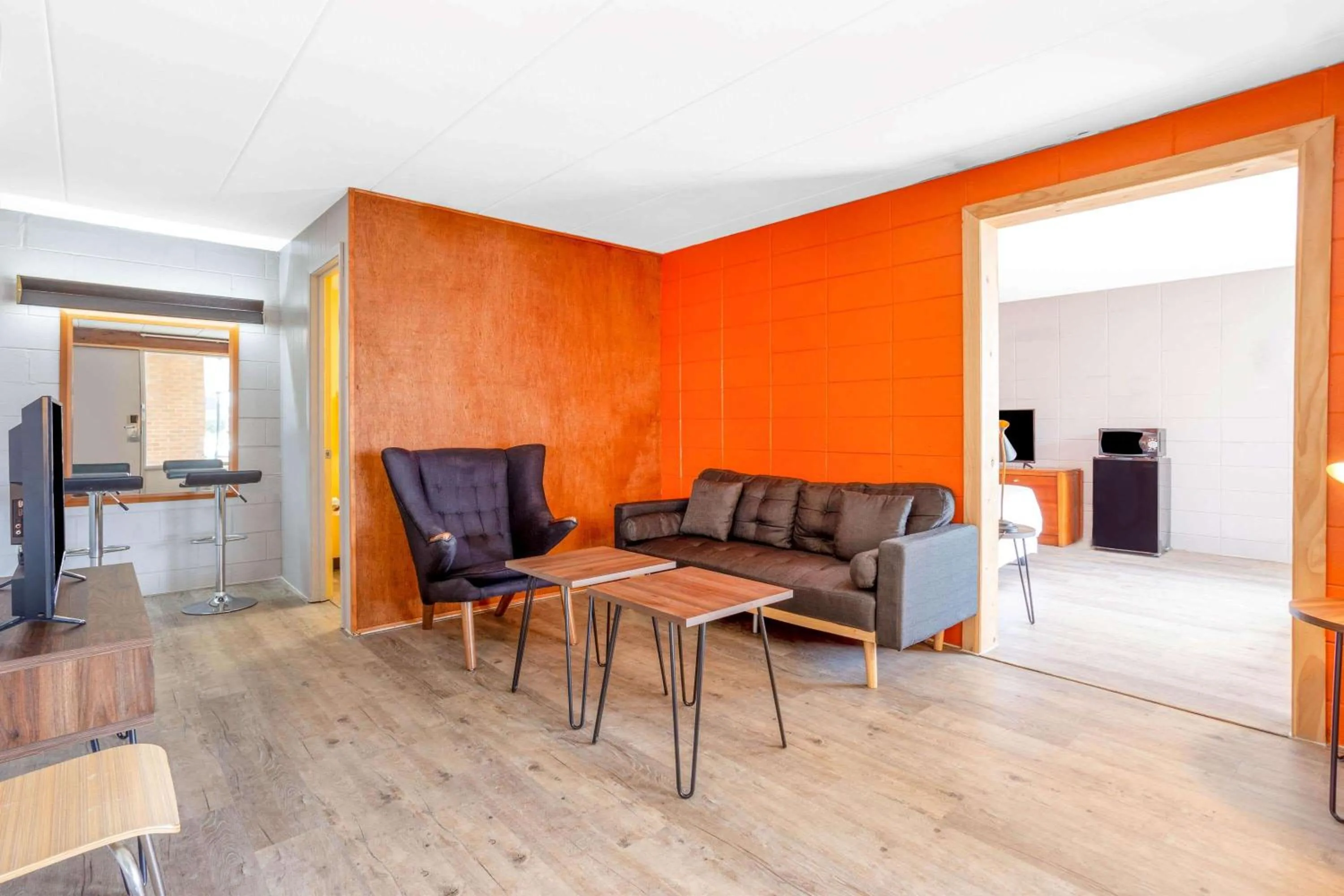 Photo of the whole room in Starved Rock Motor Inn