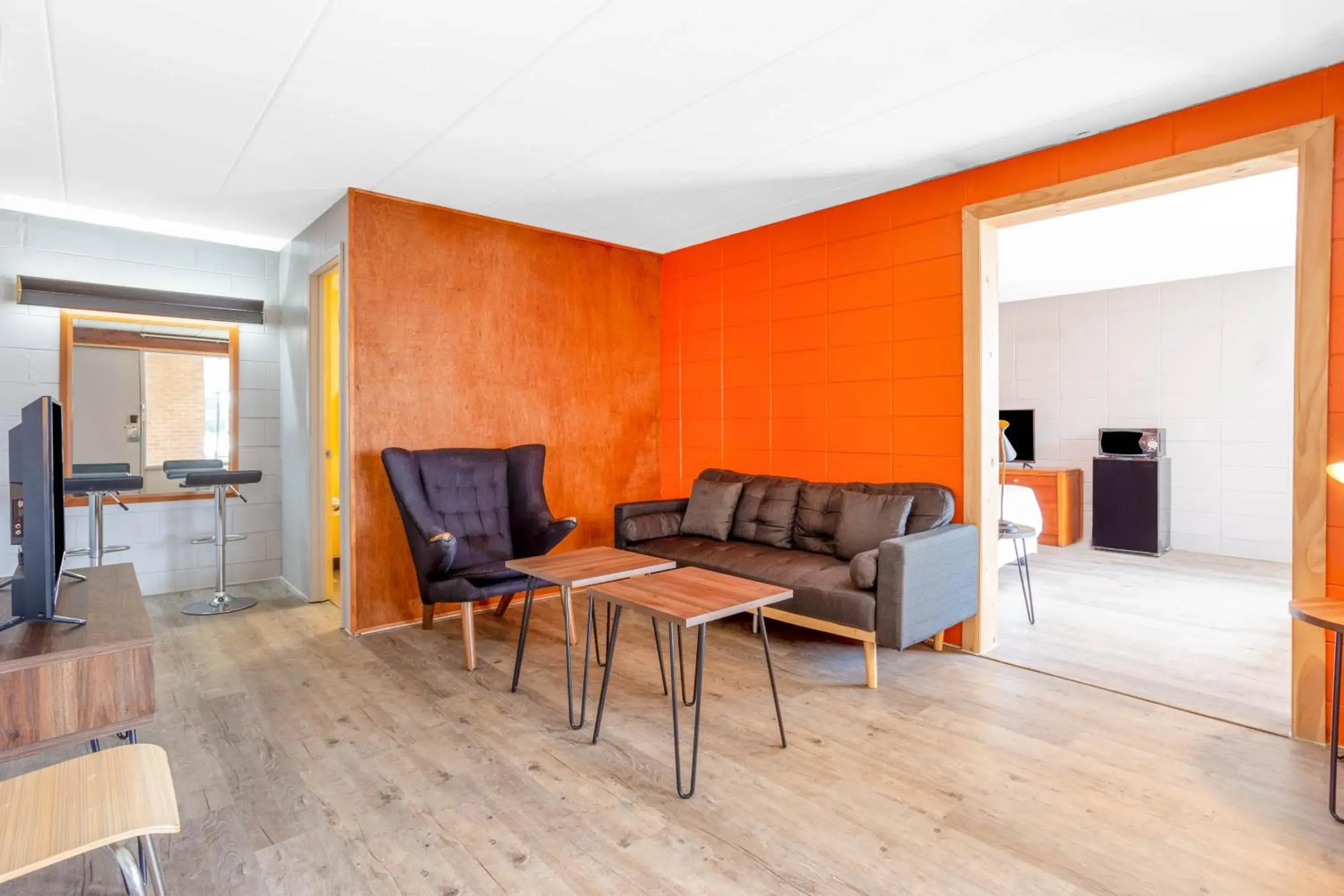 One-Bedroom Queen Suite - Non-Smoking in Starved Rock Motor Inn One-Bedroom Queen Suite - Non-Smoking in Starved Rock Motor Inn