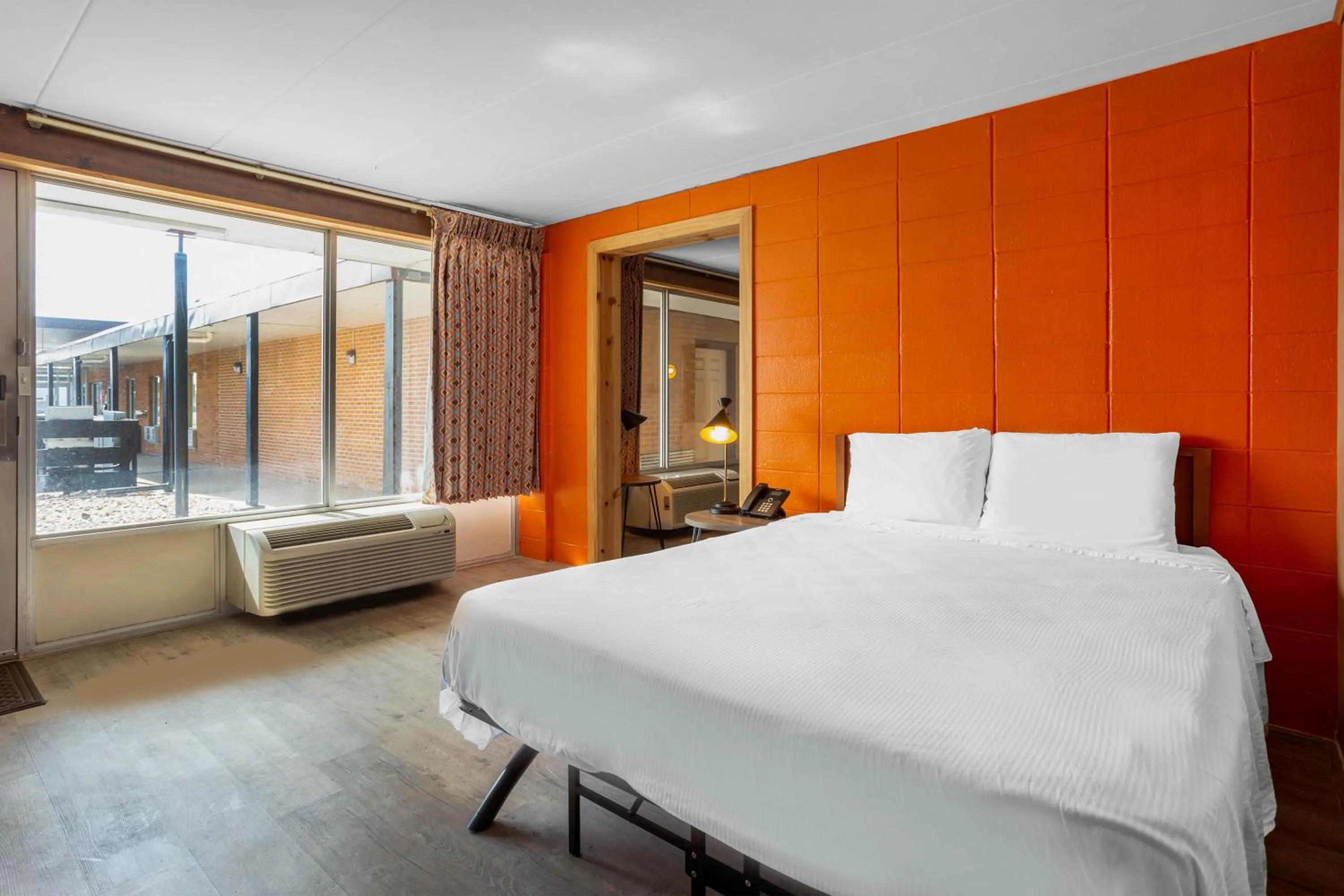 Bedroom, Bed in Starved Rock Motor Inn