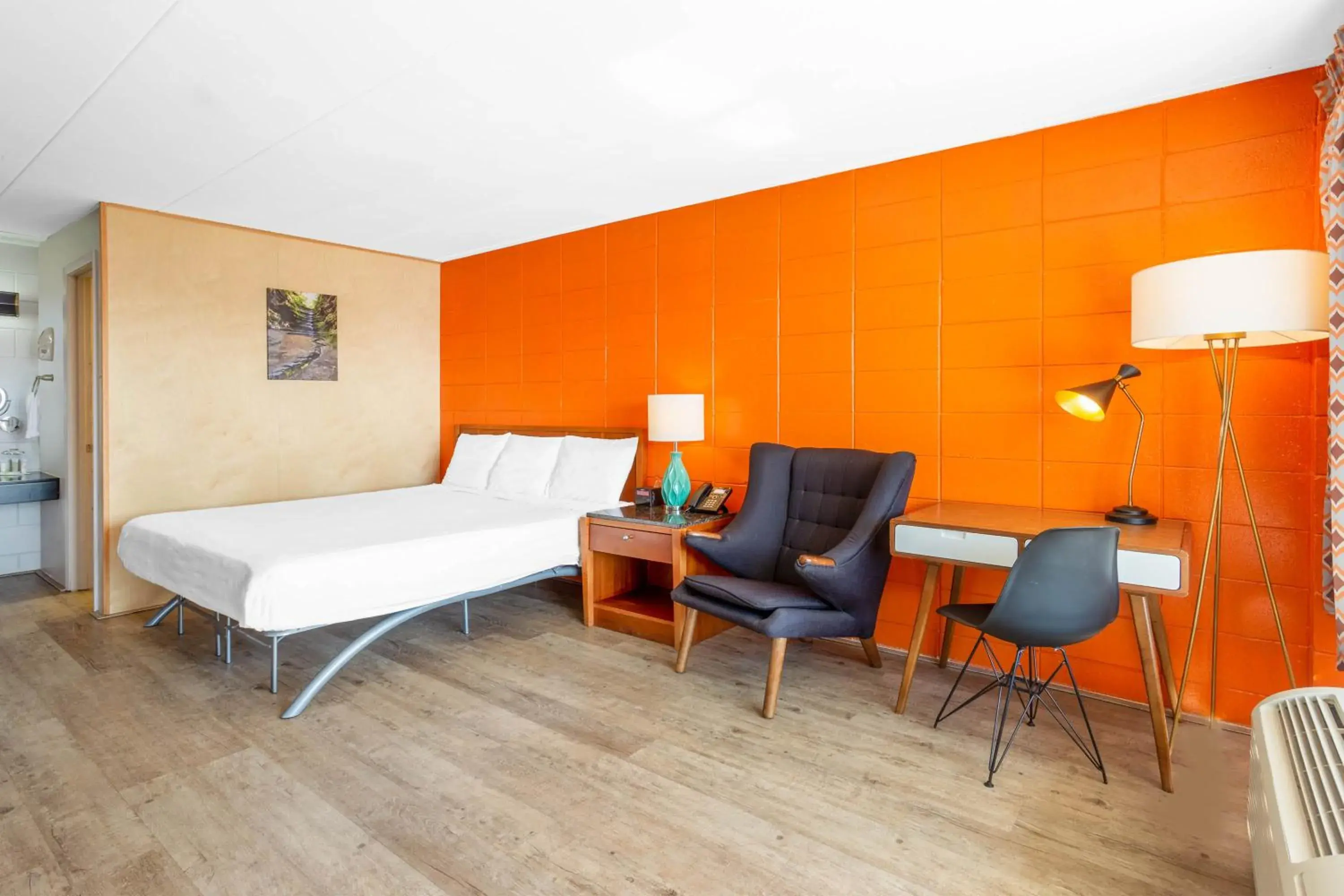 Deluxe King Room - Non-Smoking in Starved Rock Motor Inn Deluxe King Room - Non-Smoking in Starved Rock Motor Inn