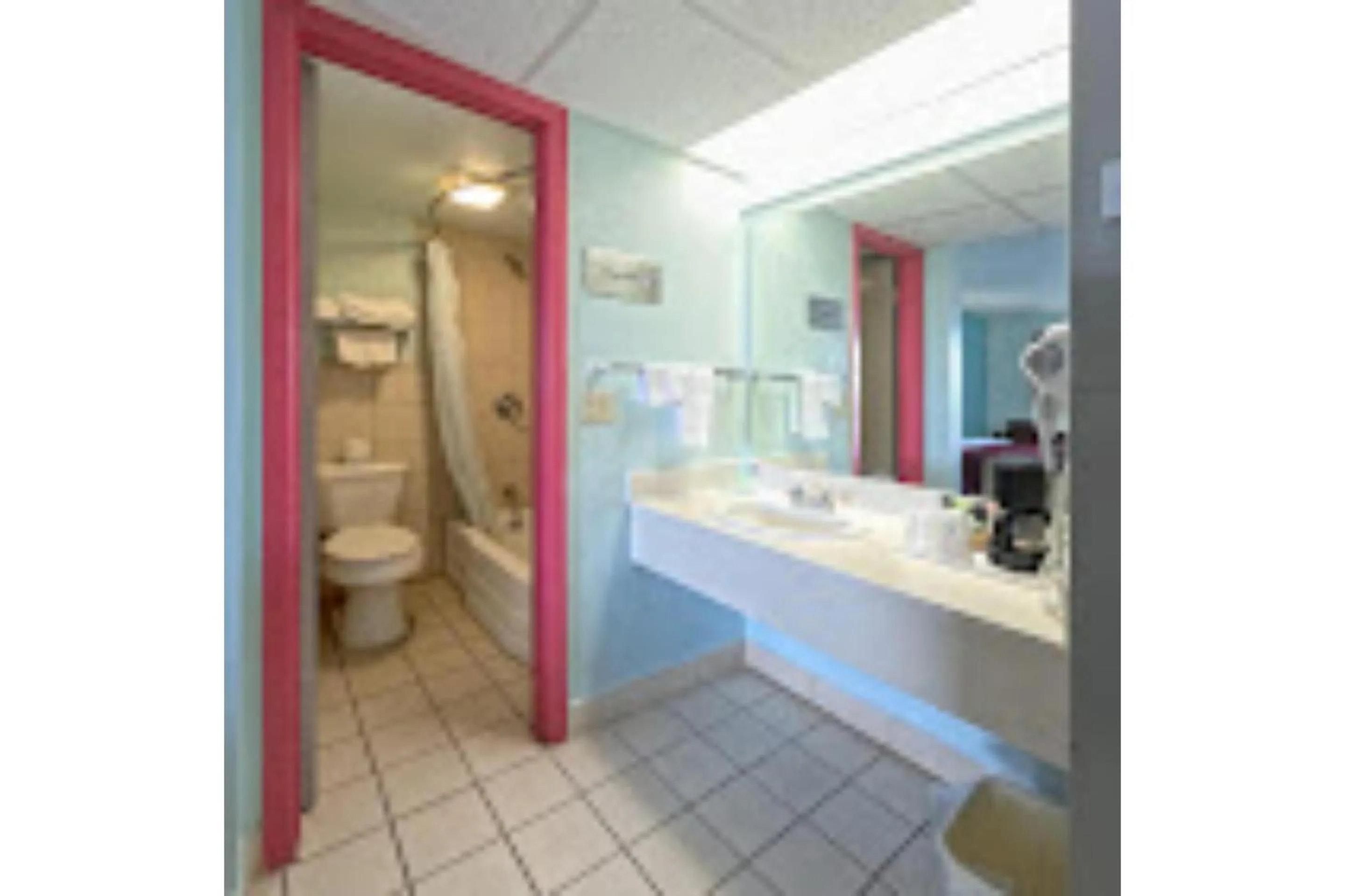 Bathroom in Capital O Route 66 Country Inn Vega Tx