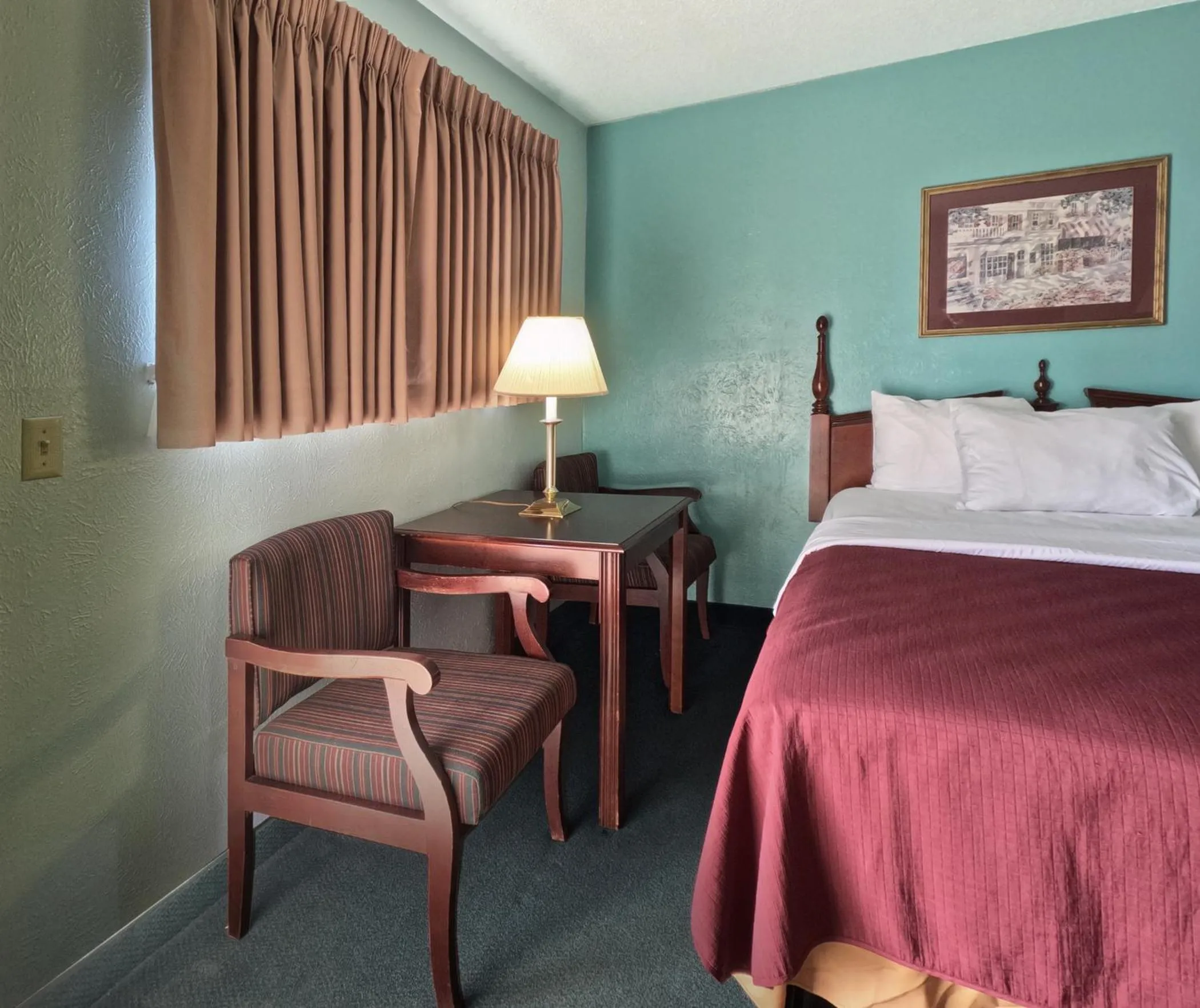 Seating area, Bed in Americas Best Value Inn & Suites Vega