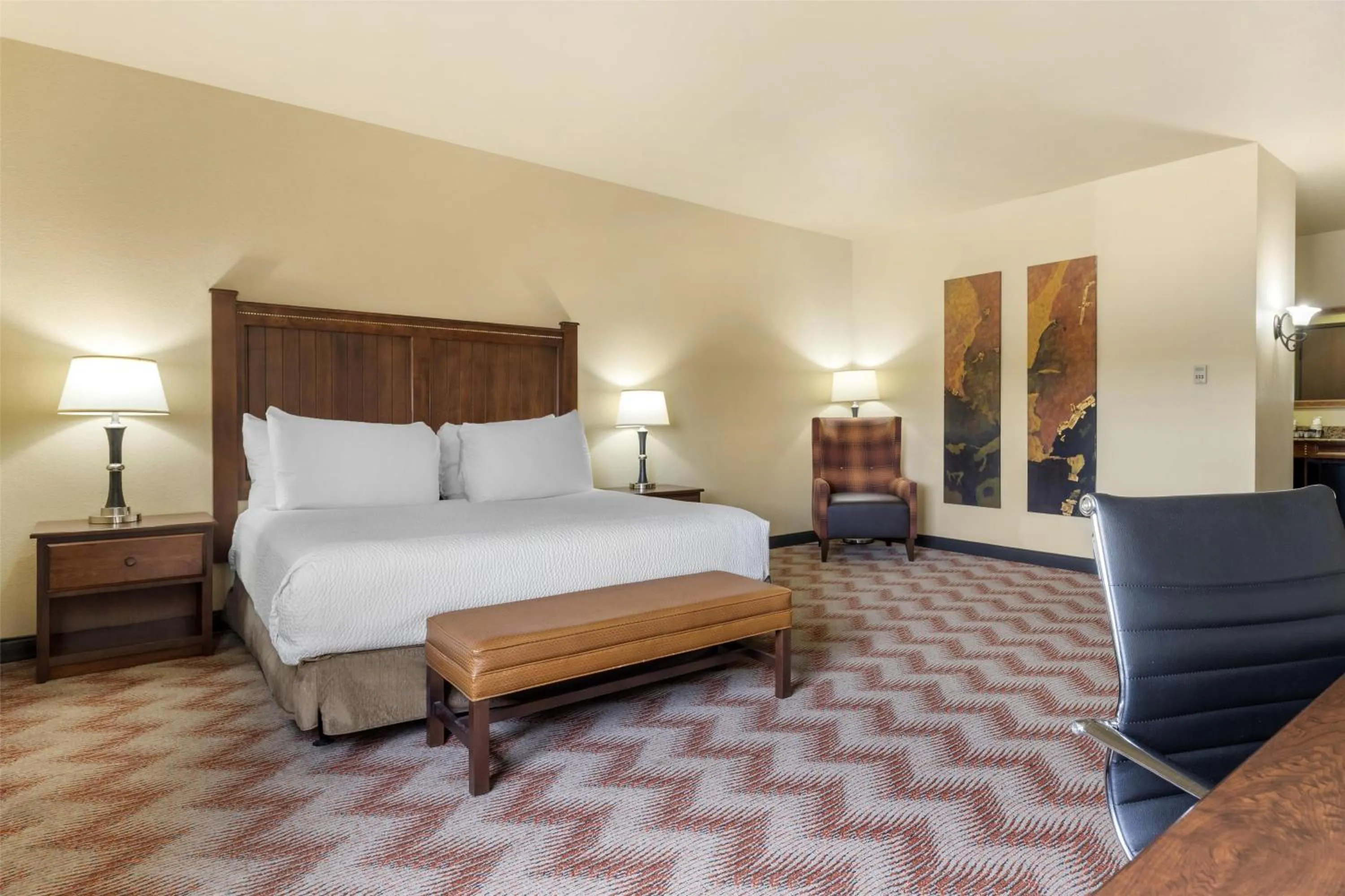 Bedroom, Bed in Best Western PLUS Cimarron Hotel & Suites
