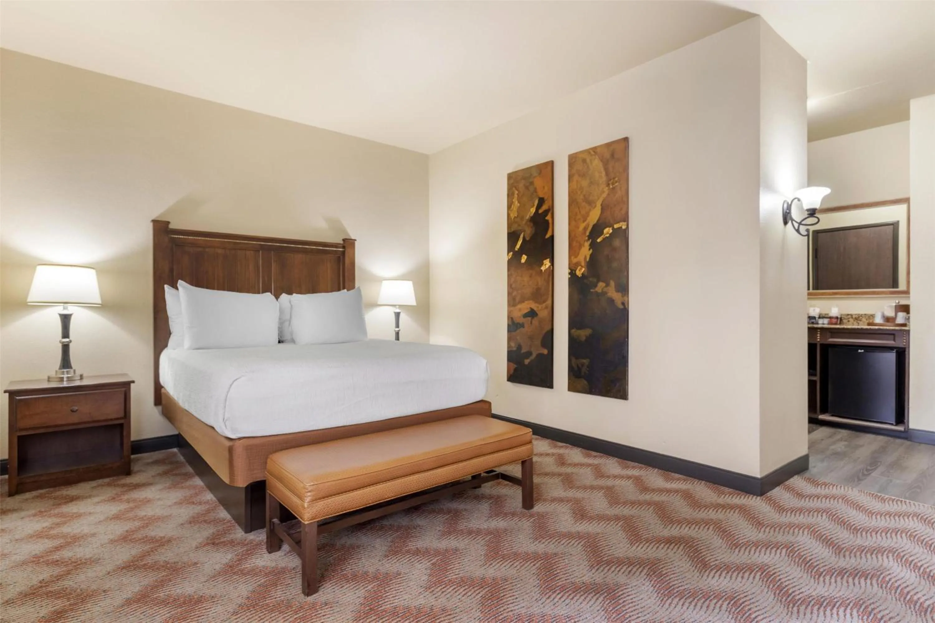 Bedroom, Bed in Best Western PLUS Cimarron Hotel & Suites
