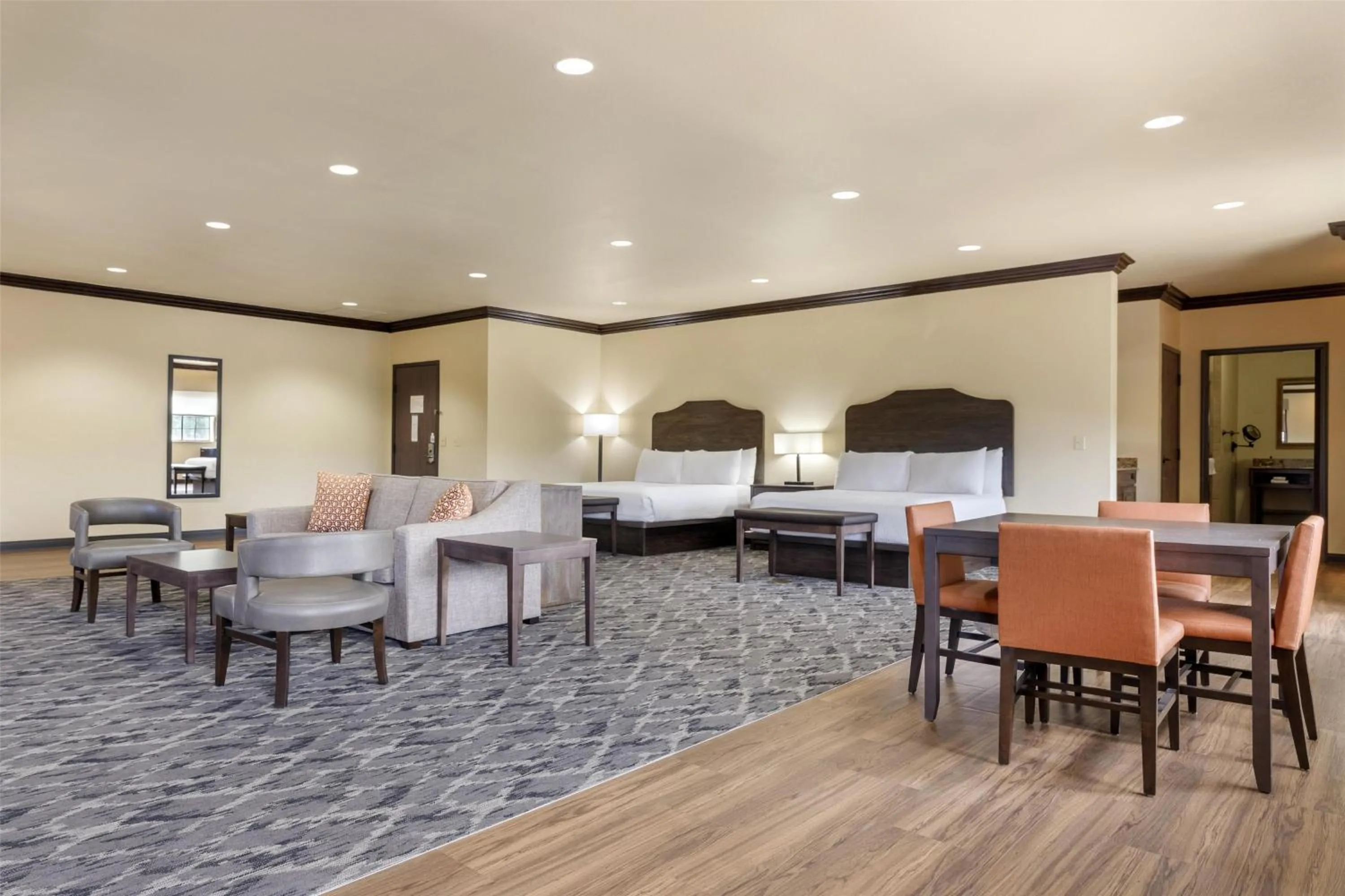 Bedroom, Bed in Best Western PLUS Cimarron Hotel & Suites