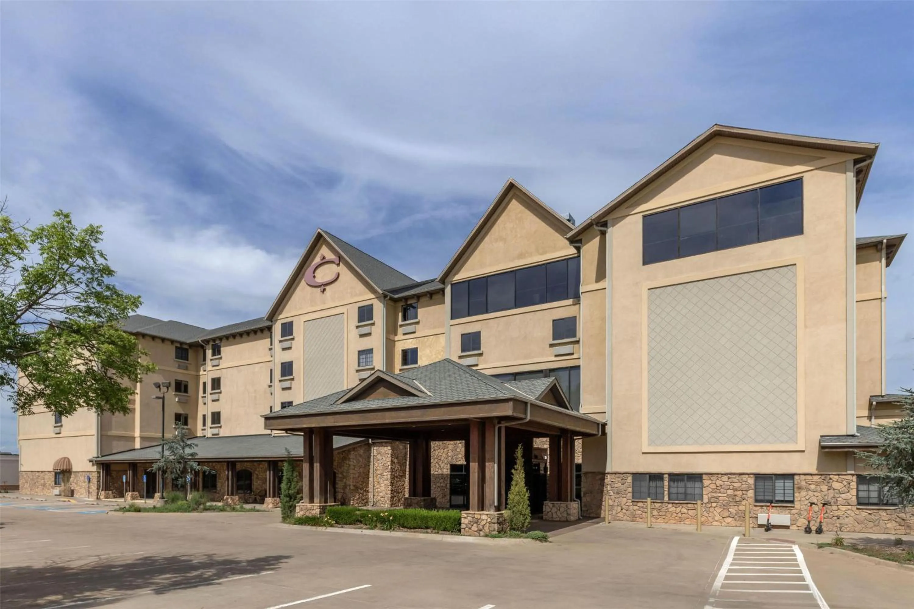 Property building in Best Western PLUS Cimarron Hotel & Suites