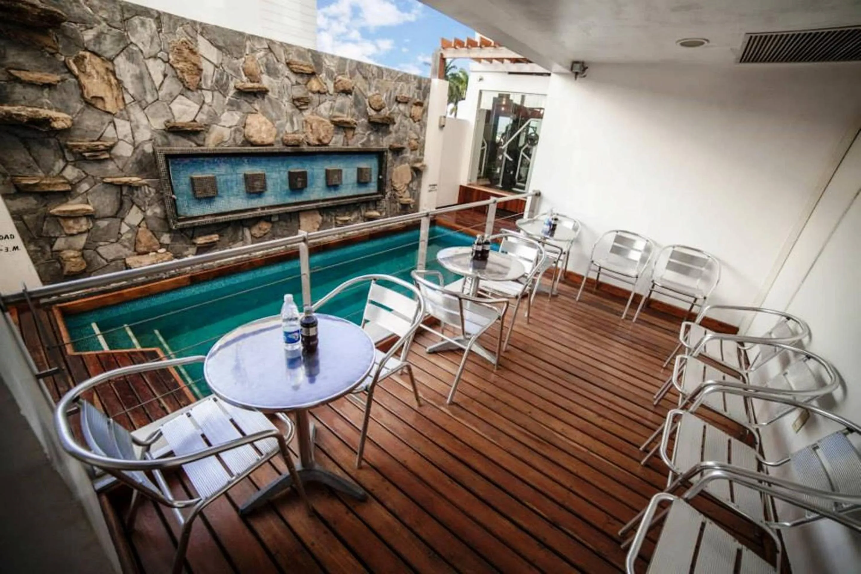 Swimming pool in Hotel Inglaterra