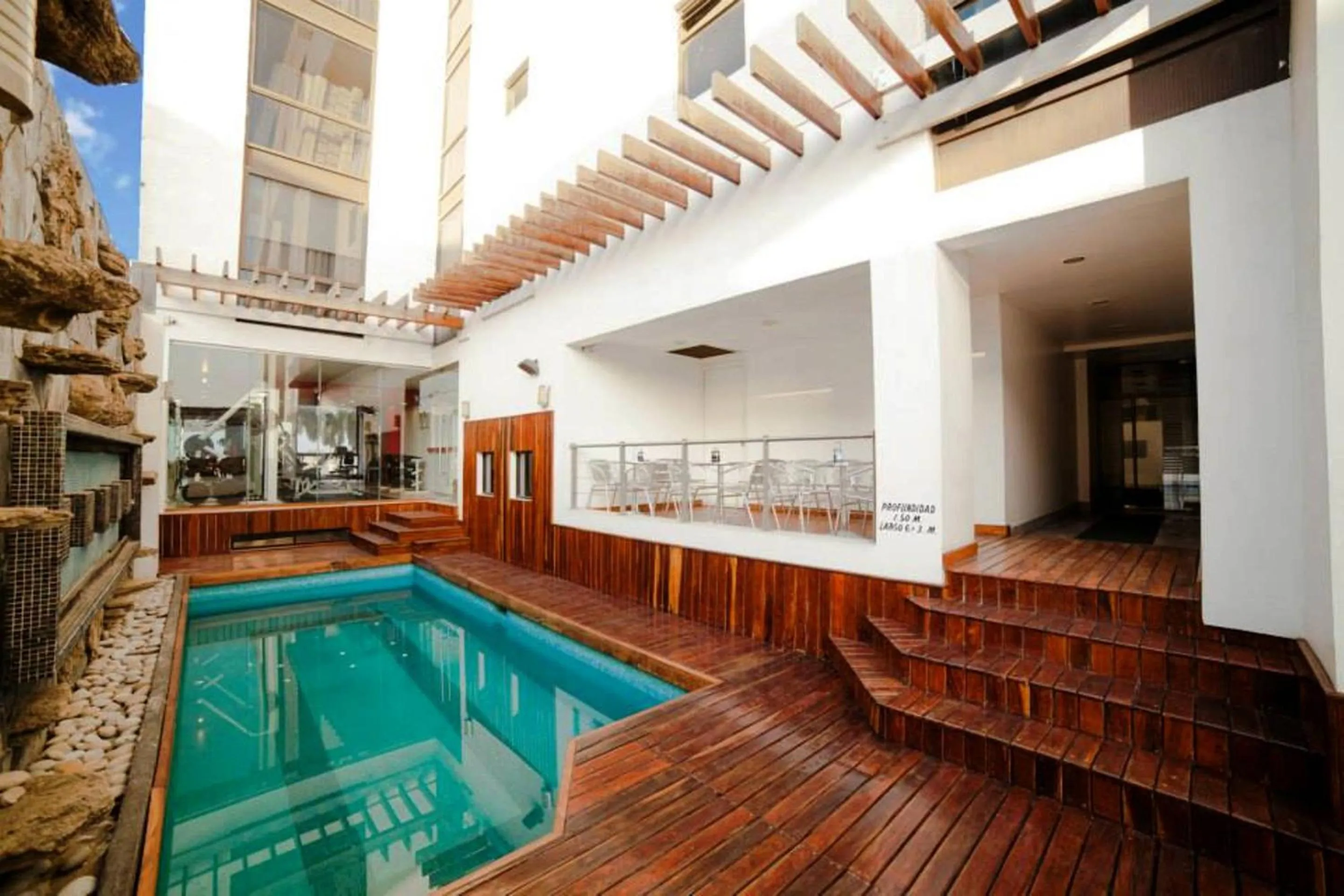 Swimming pool in Hotel Inglaterra