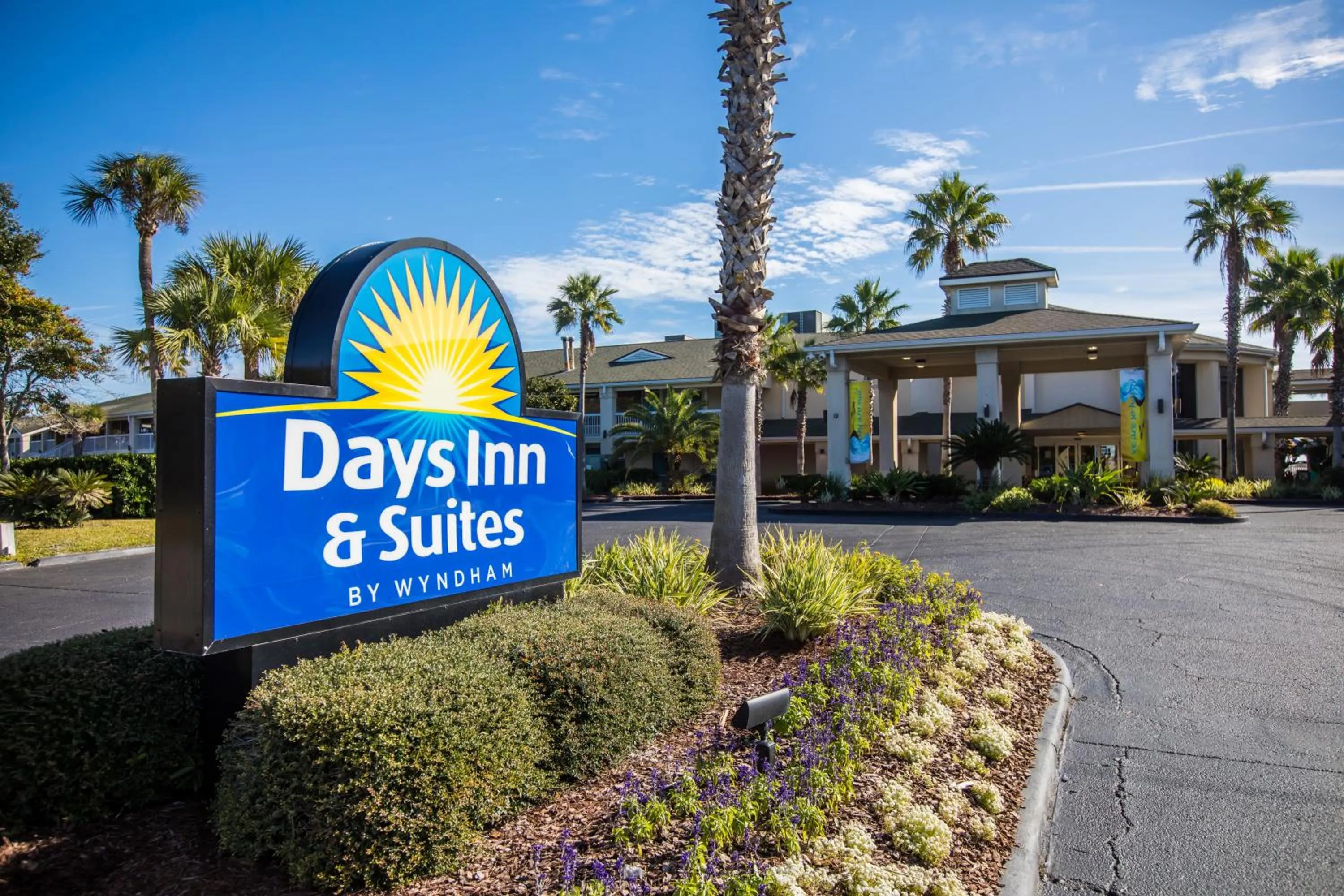 Property building in Days Inn & Suites by Wyndham Jekyll Island