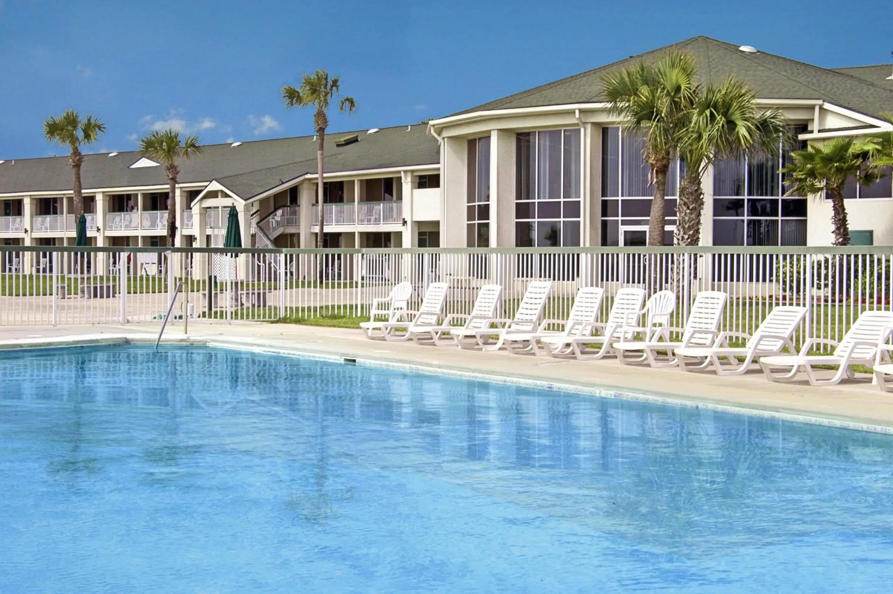 Pool view in Days Inn & Suites by Wyndham Jekyll Island