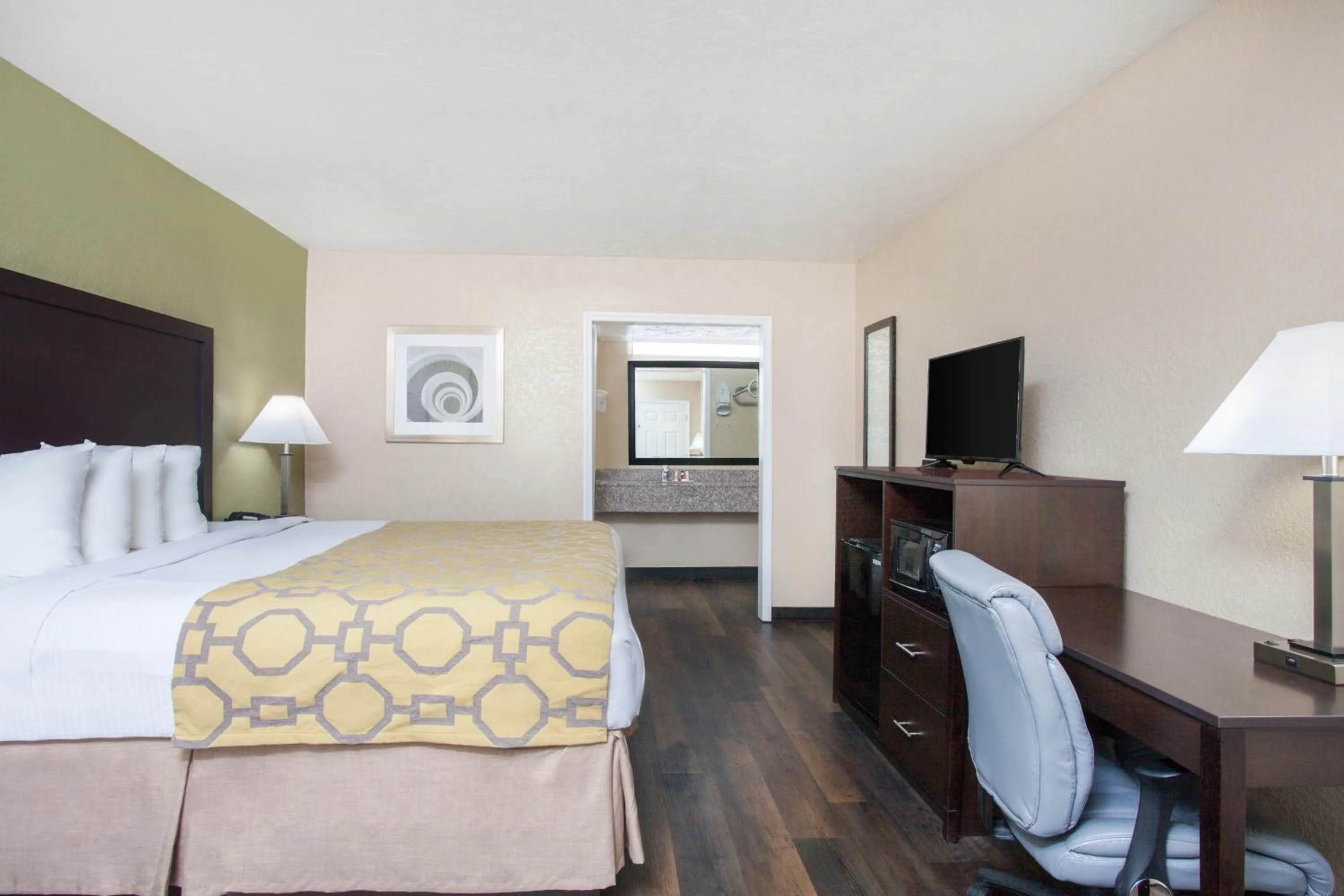 Bed in Baymont by Wyndham Lake City I-75