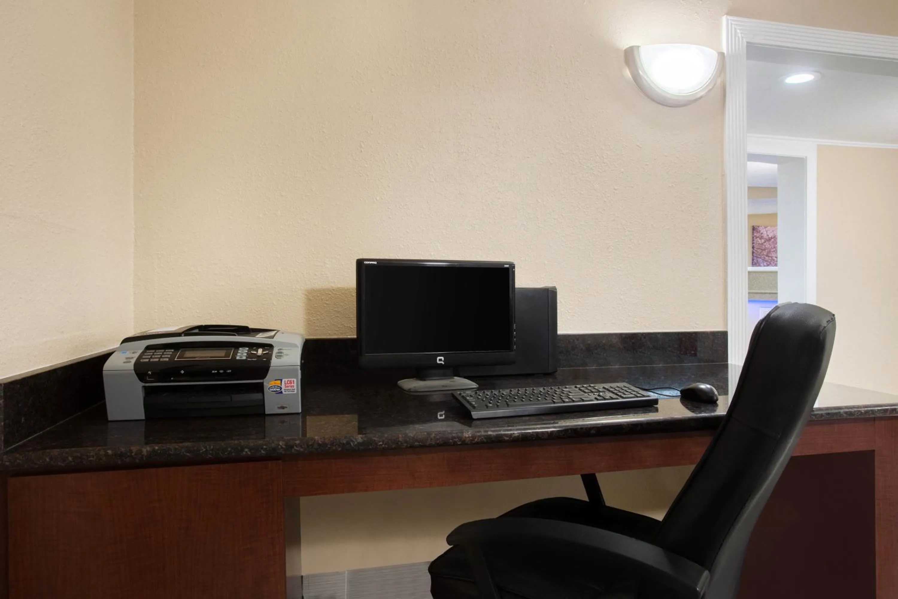 Baymont by Wyndham Lake City I-75