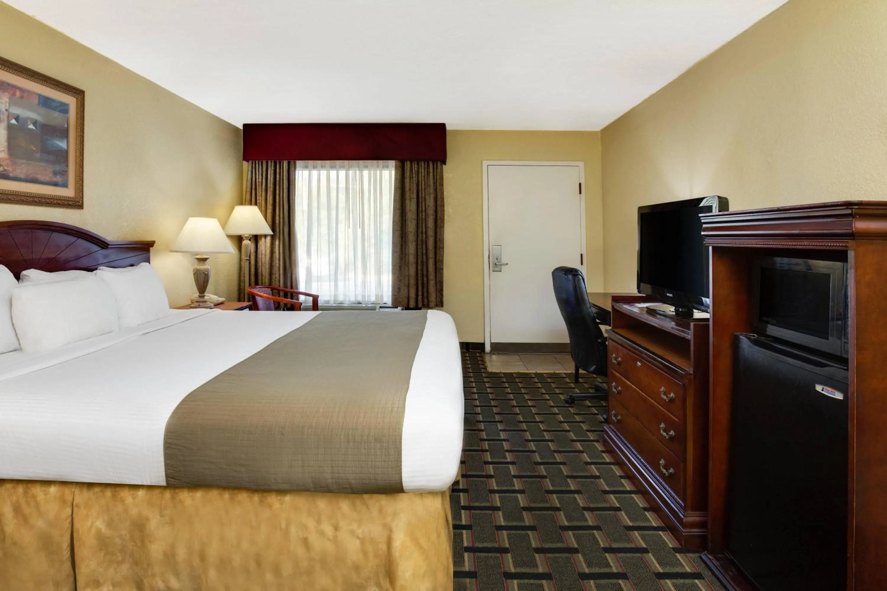 Bed in Baymont by Wyndham Lake City I-75